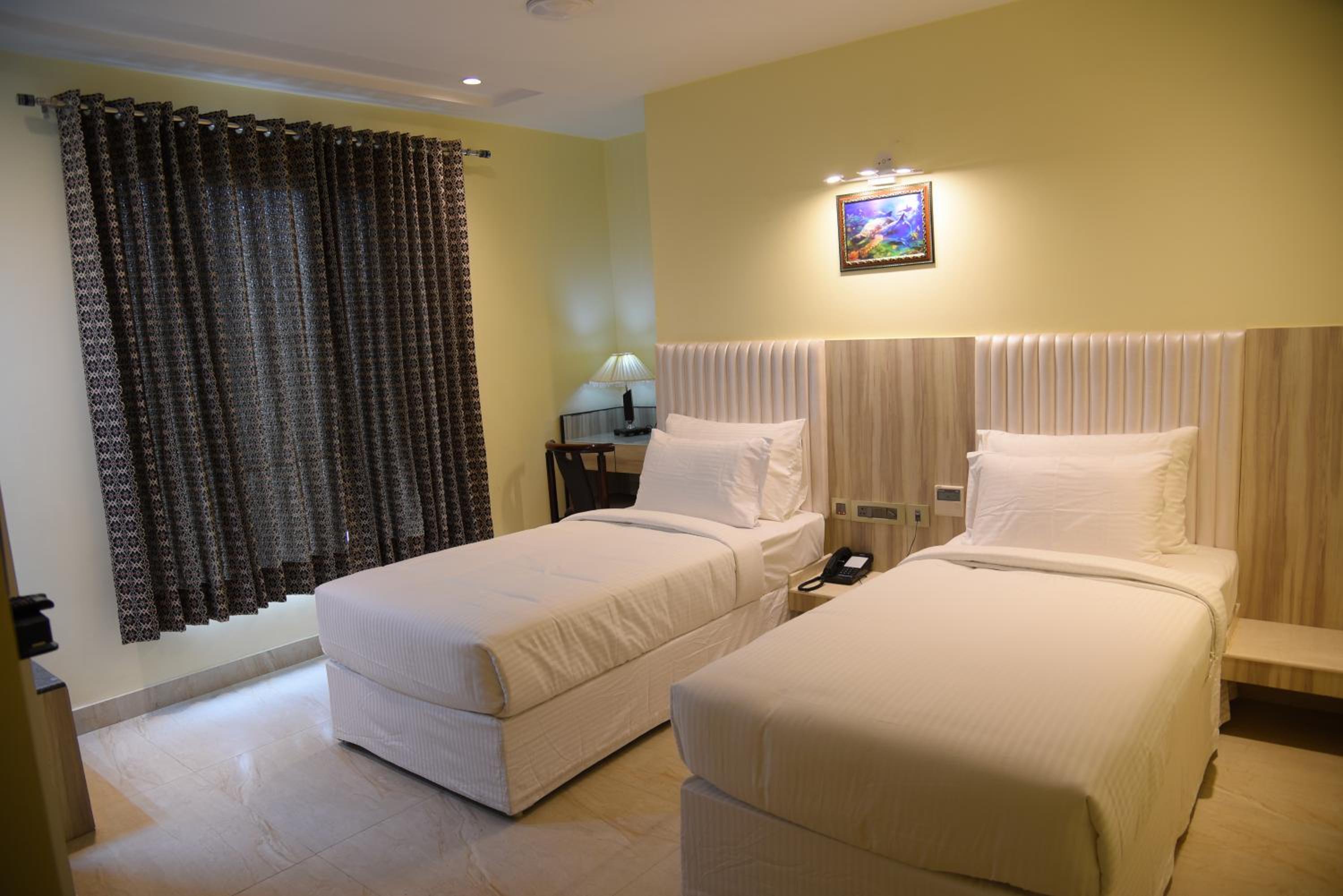 Standard Twin Room - Photo 1