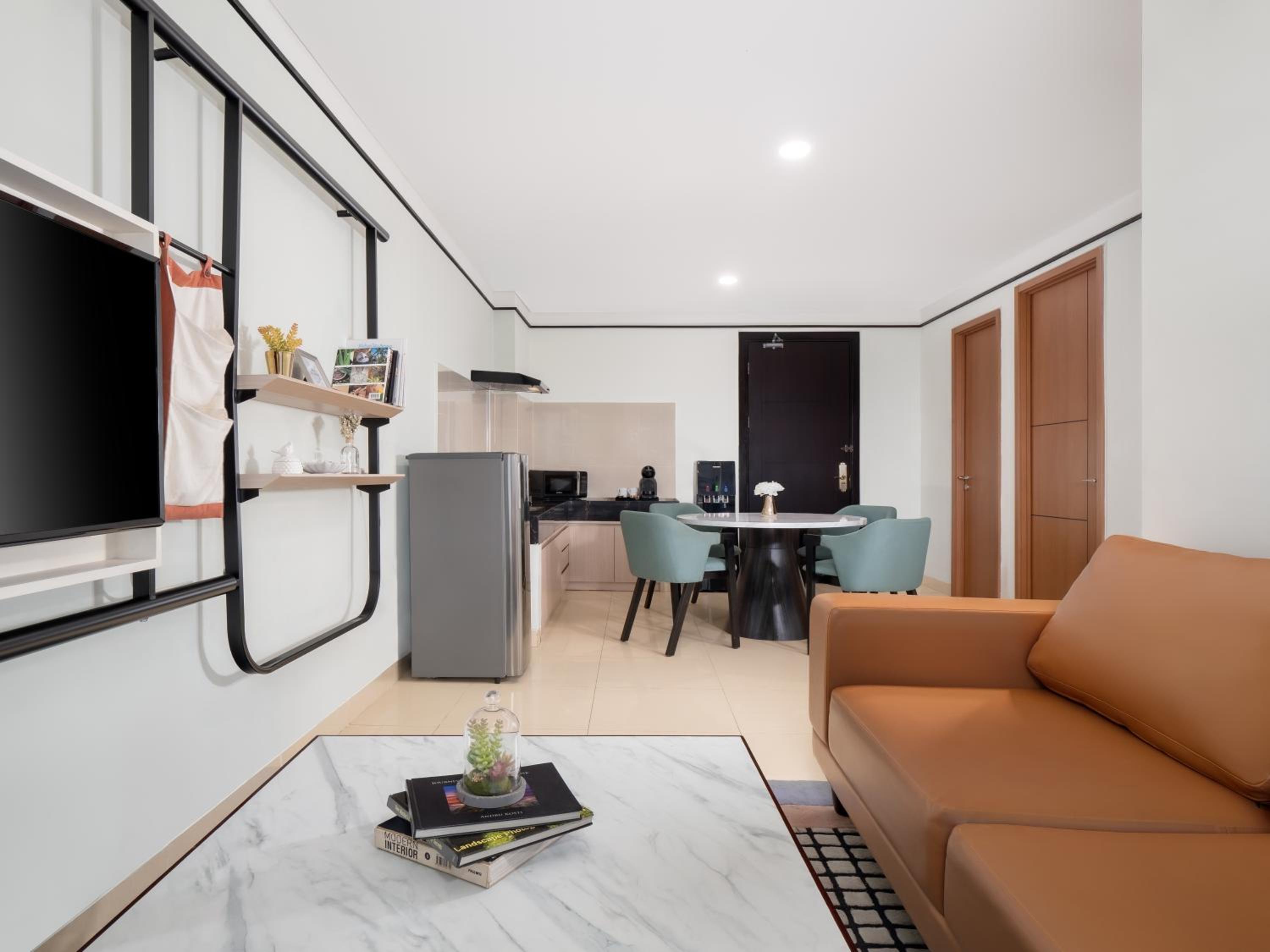 Two-Bedroom Suite - Photo 4