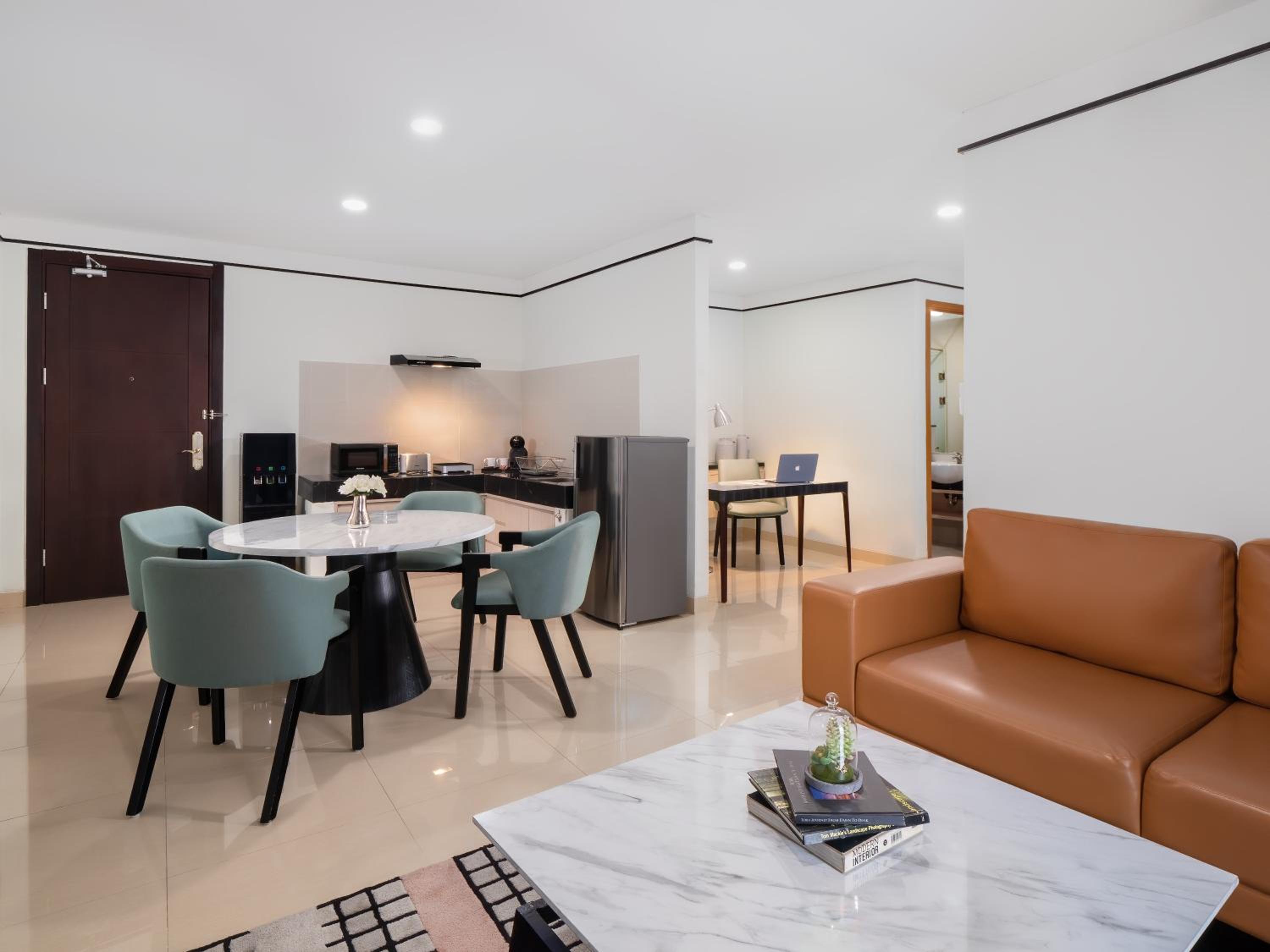 Deluxe Suite - Photo 6