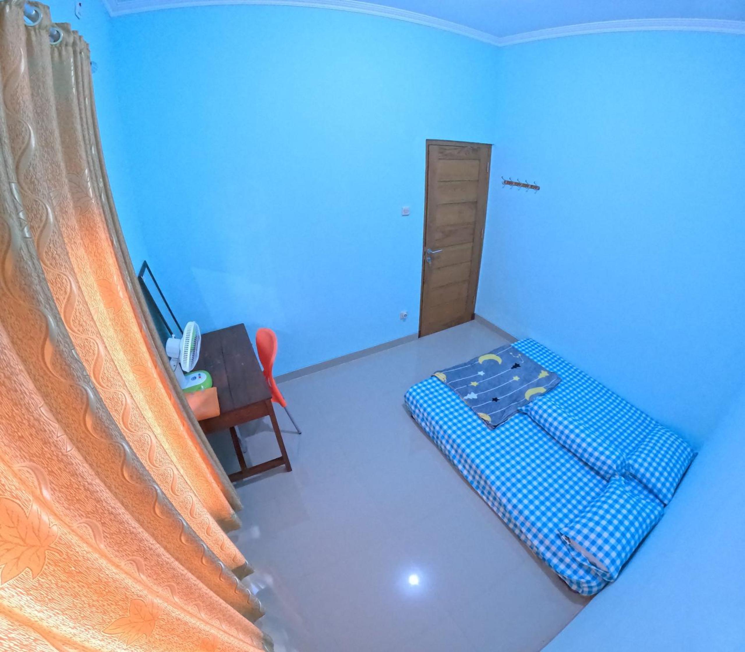 Three-Bedroom House photo 3
