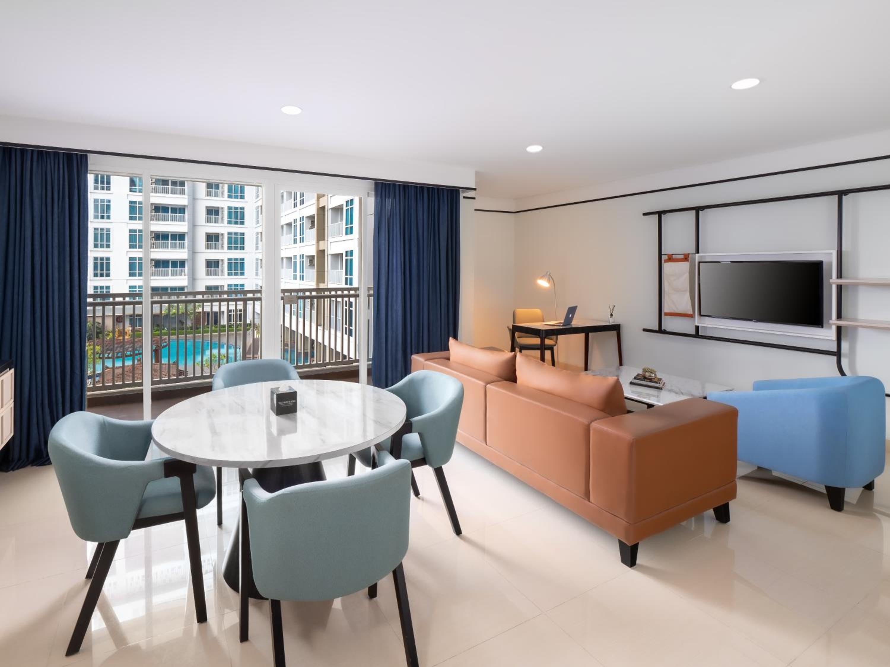 Suite - Photo 3