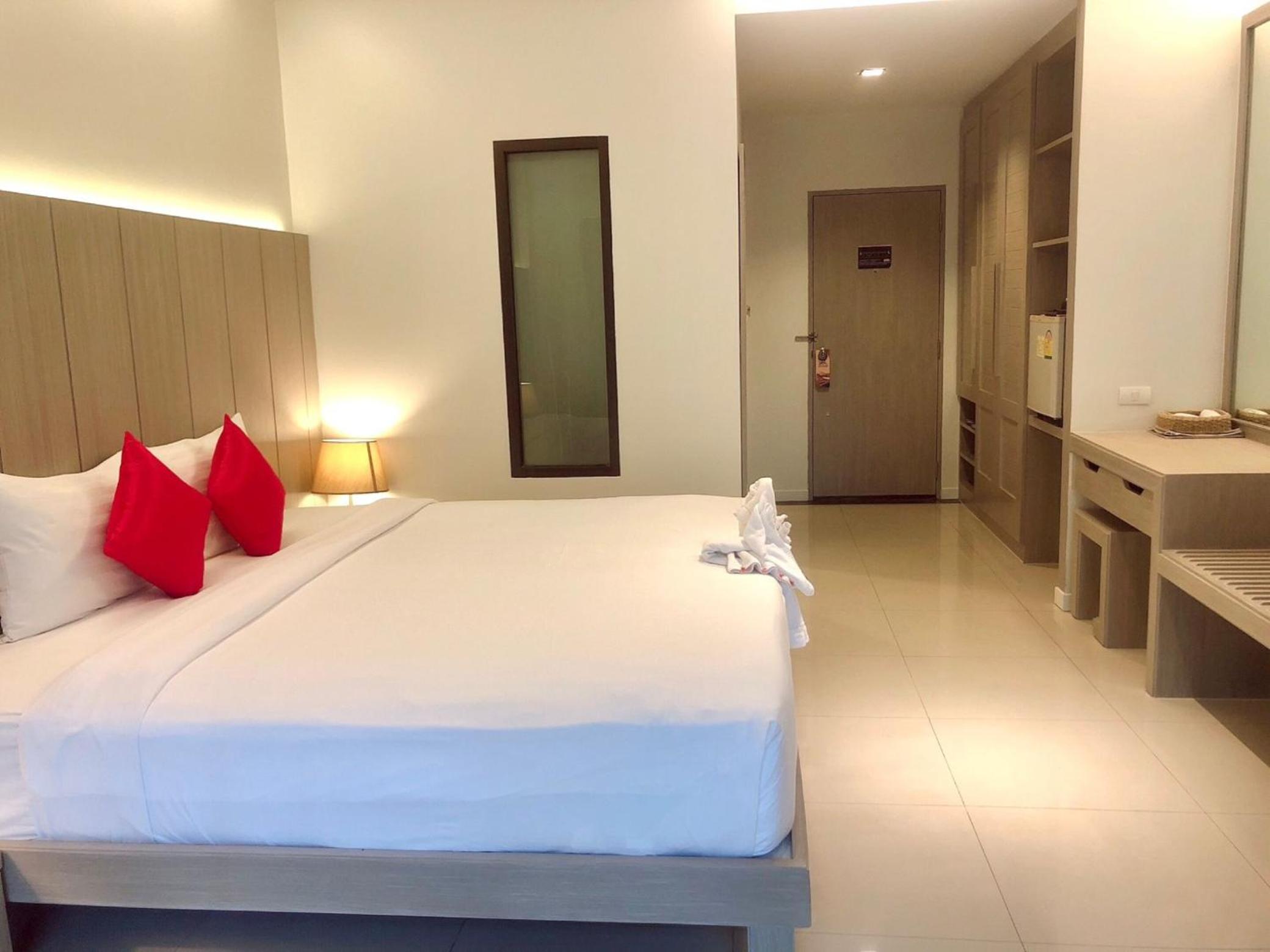 Deluxe Double or Twin Room with City View photo 3