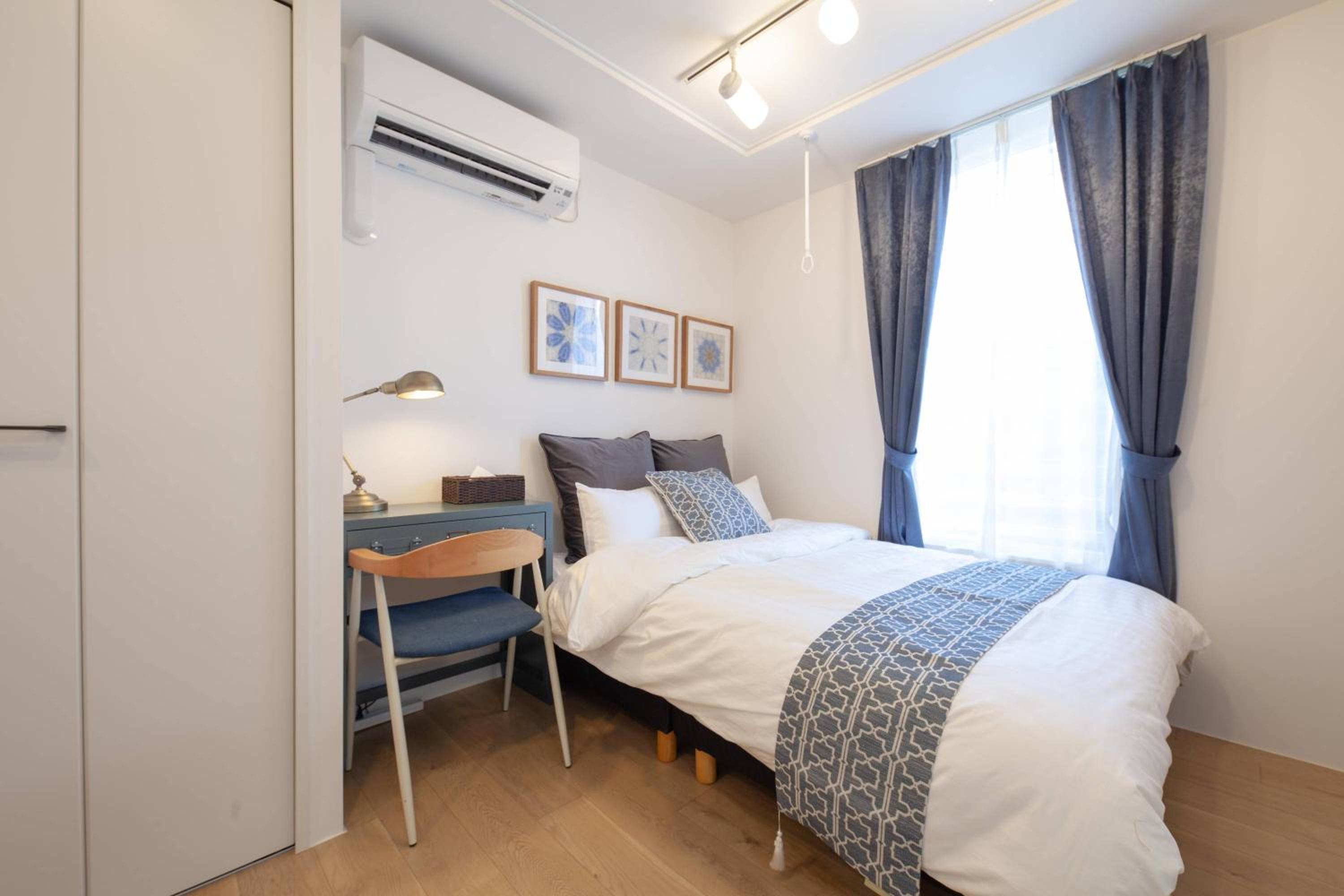 One-Bedroom Apartment photo 1