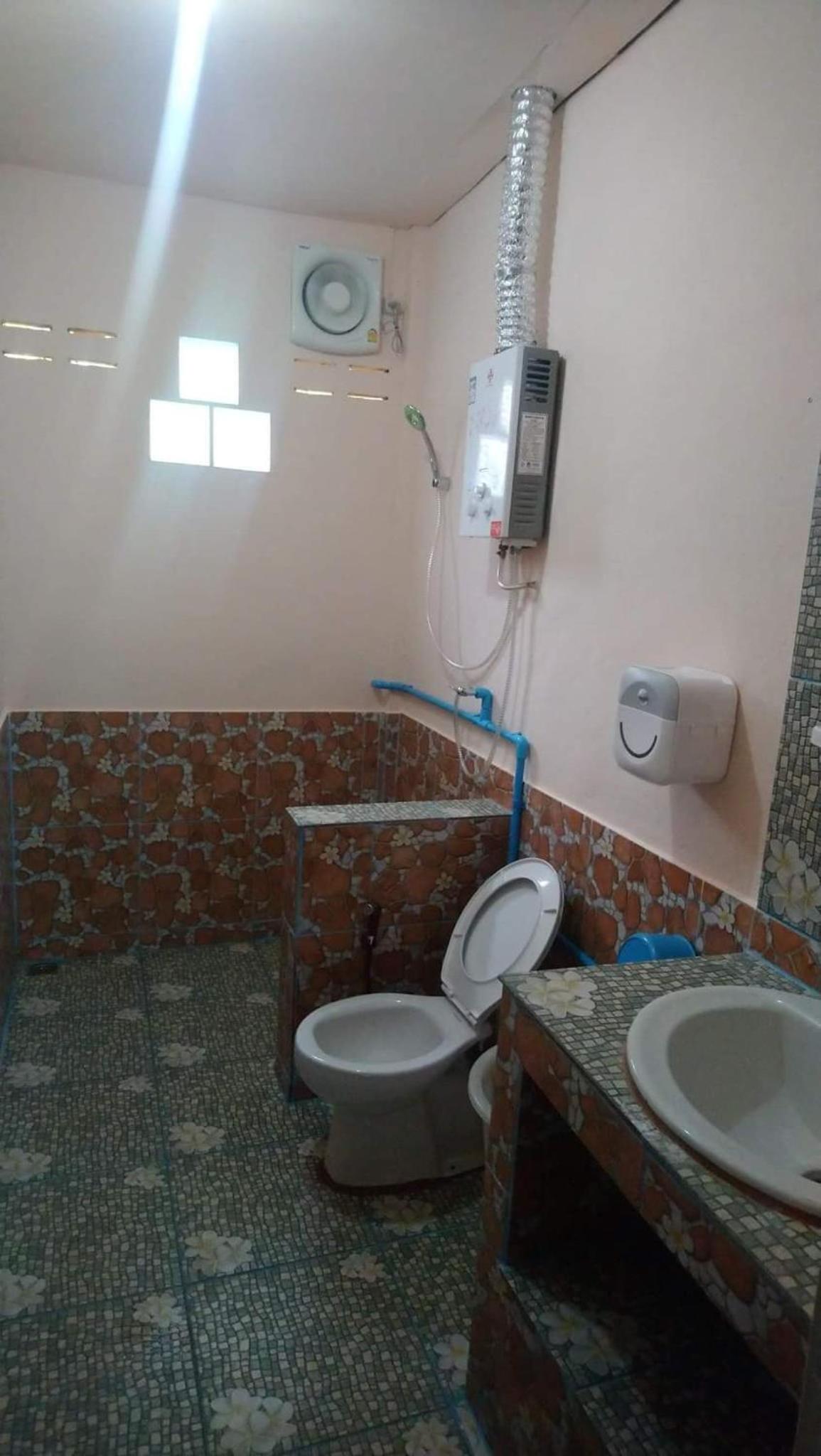 Double Room with Private Bathroom - Photo 8
