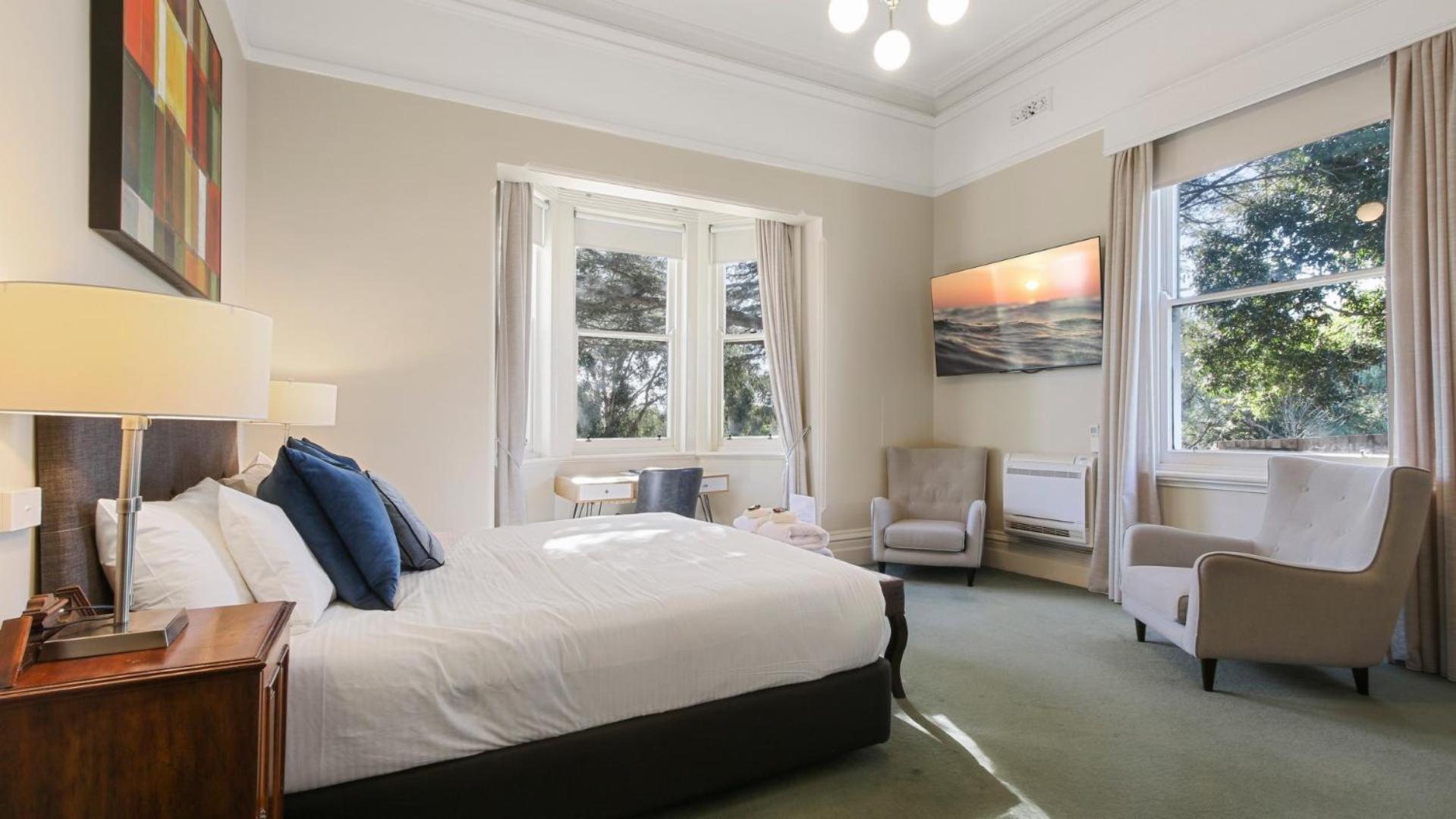 Deluxe King Room - Photo 4