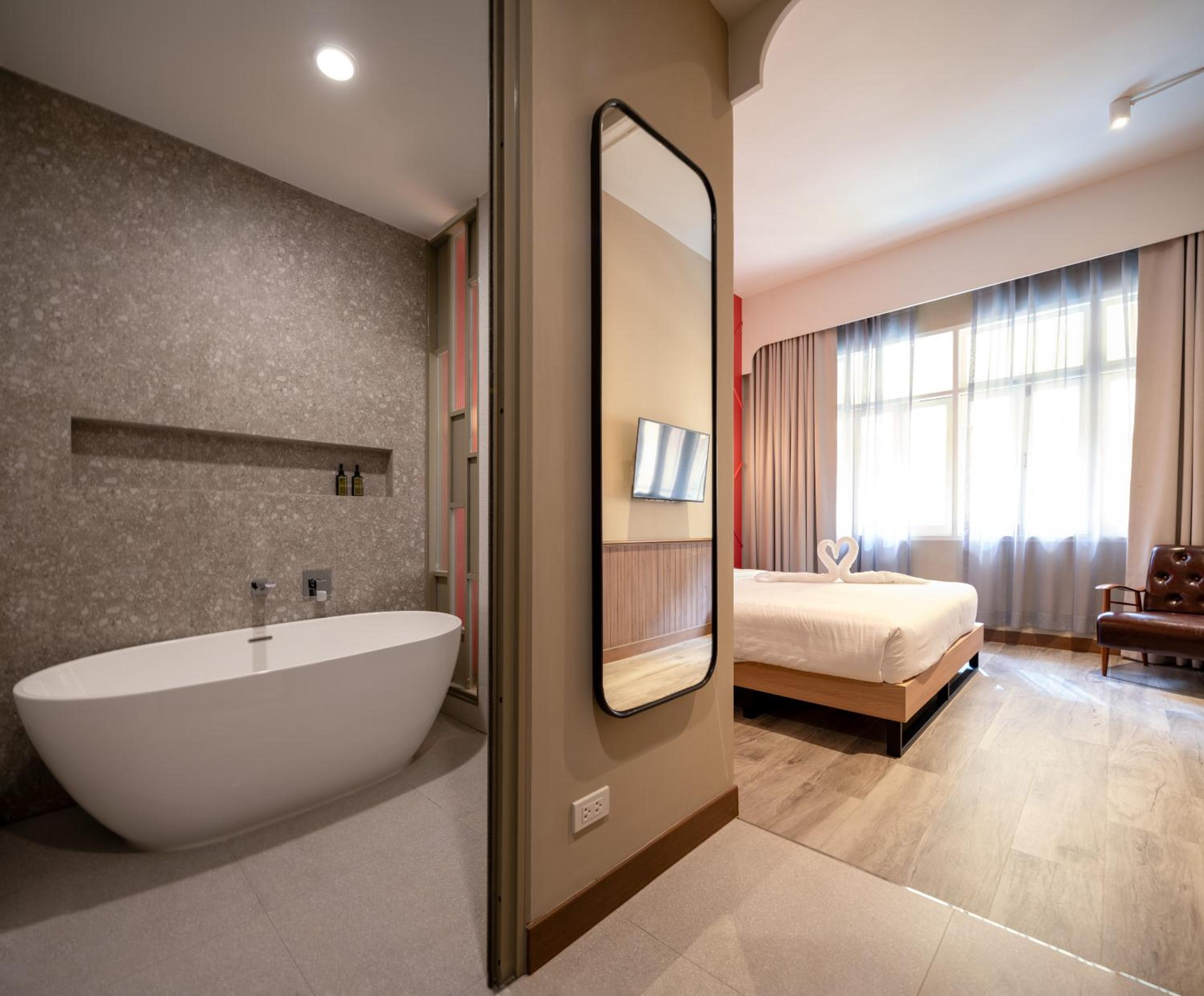 Premier Room with Bathtub photo 2
