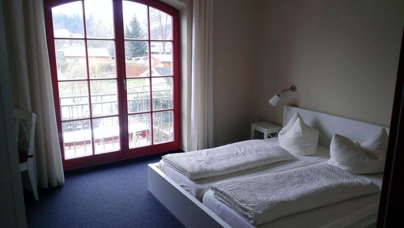Apartment 215 photo 3