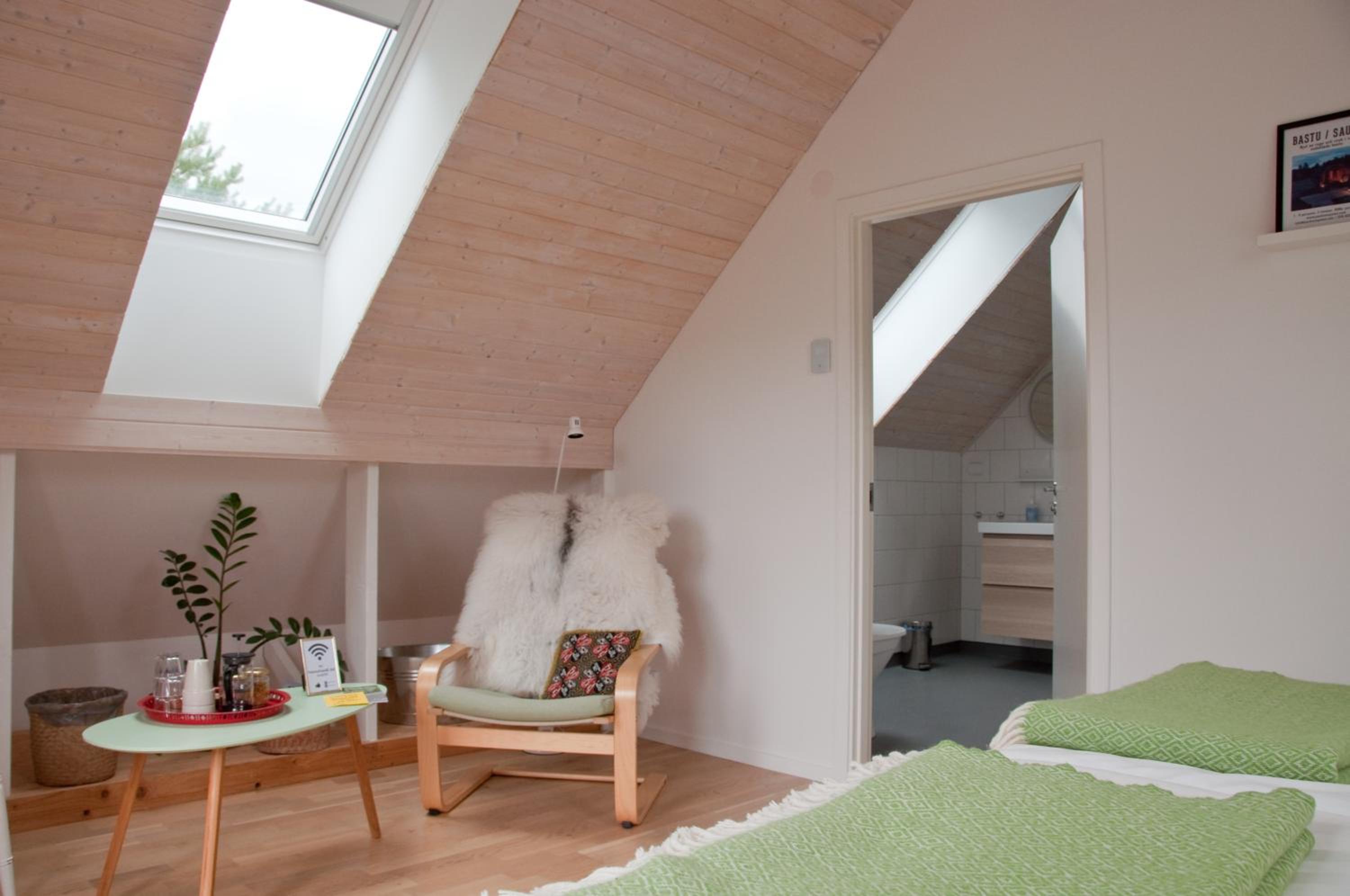 Double Room with Private Bathroom - Photo 17