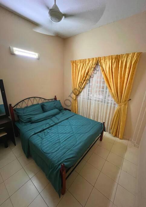 Three-Bedroom Apartment photo 2