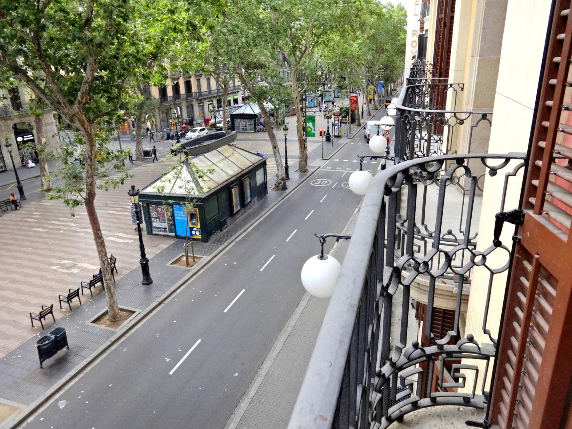 Double or Twin Room with La Rambla Views photo 2