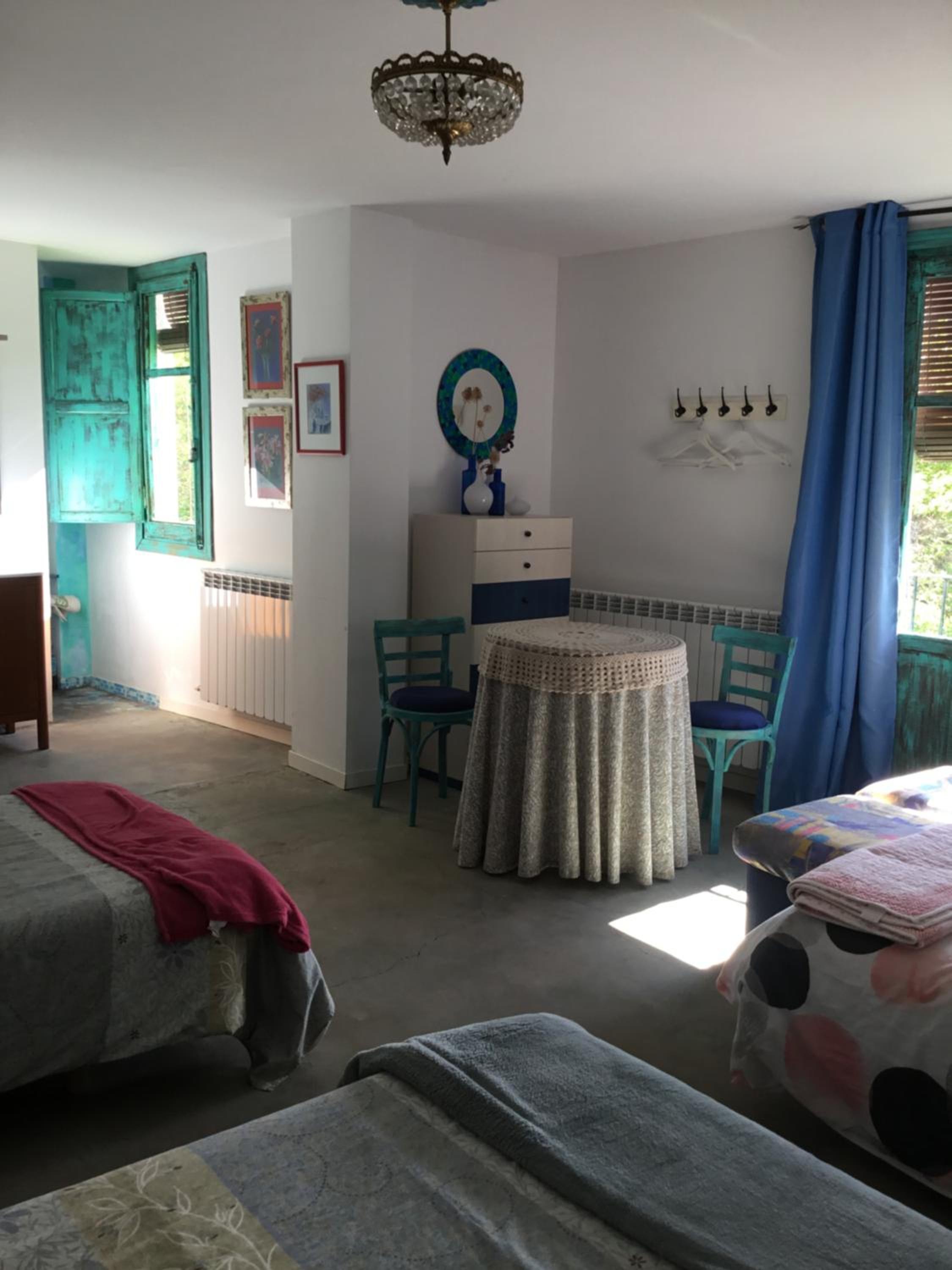 Habitación Familiar con Vista al Jardín