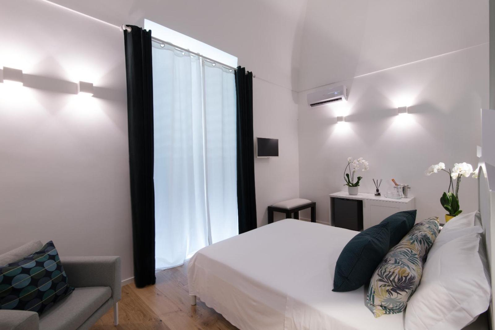 Double Room Superior with Balcony - Photo 13