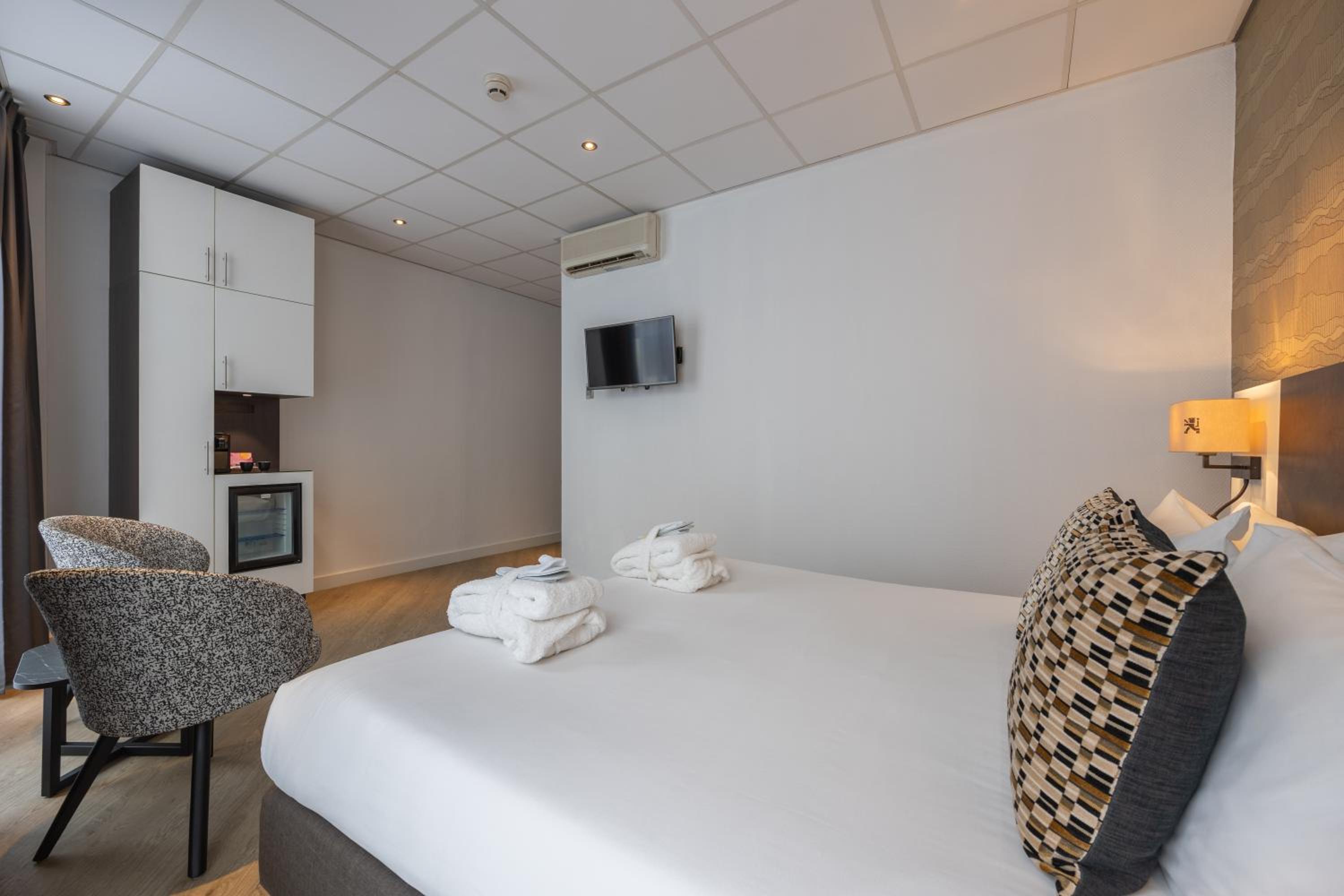 Superior Double or Twin Room photo 2