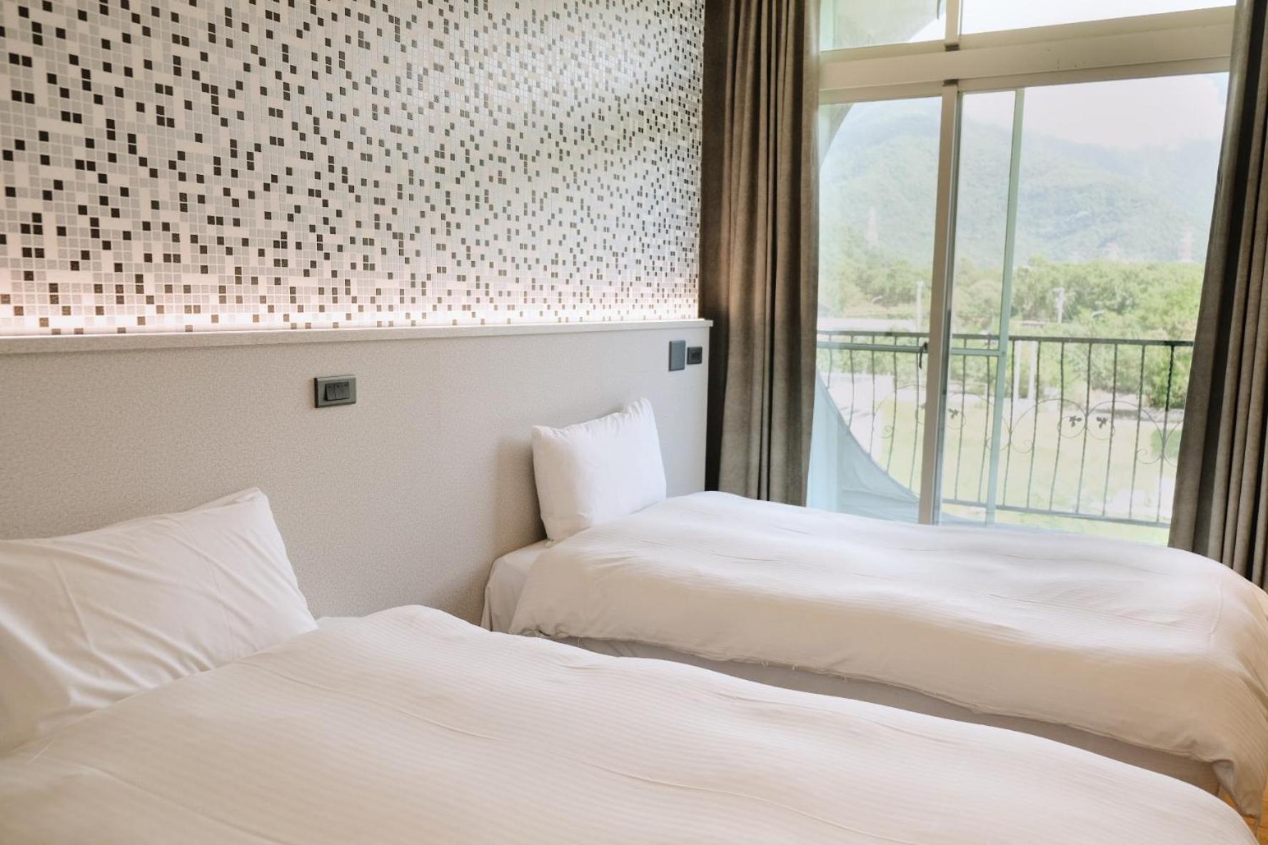 Standard Twin Room photo 2