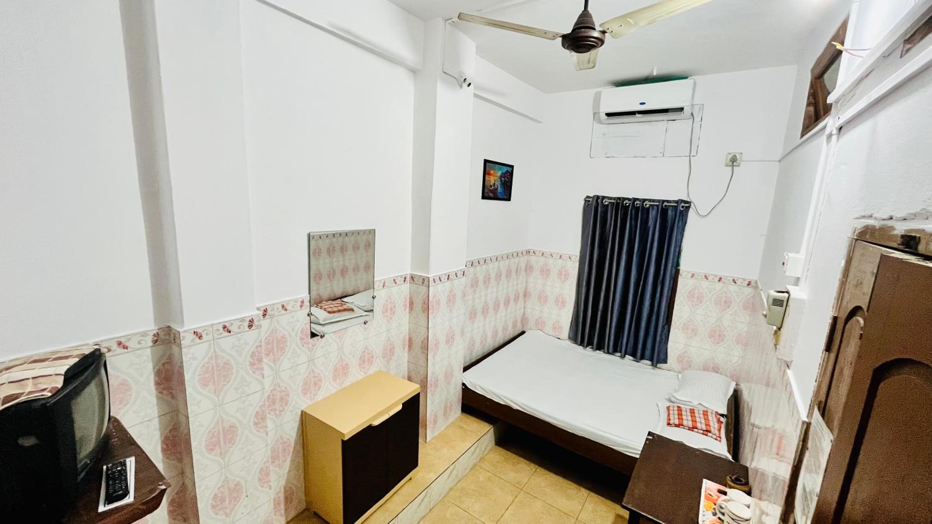 Economy Double Room photo 2
