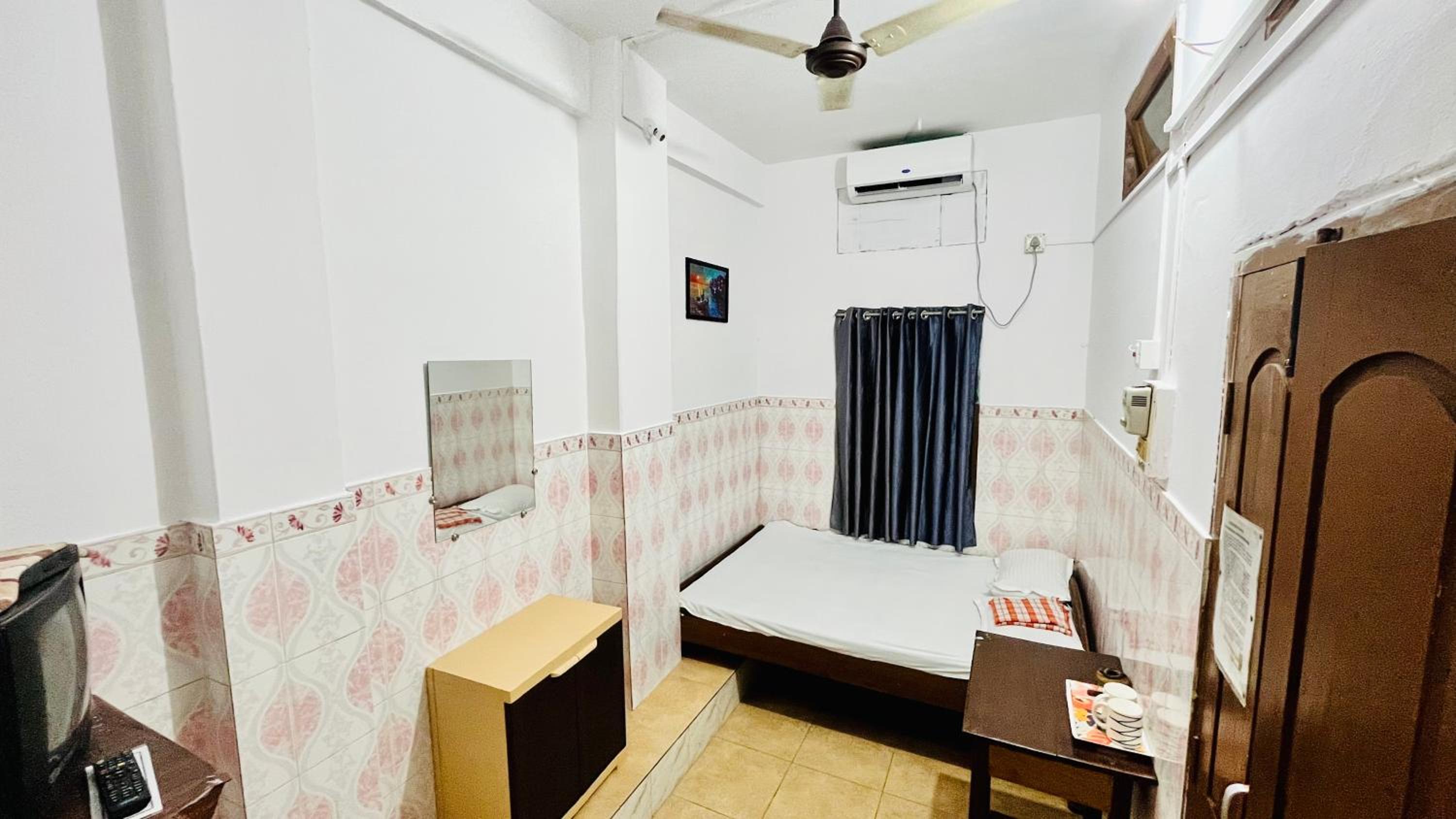 Economy Double Room photo 1