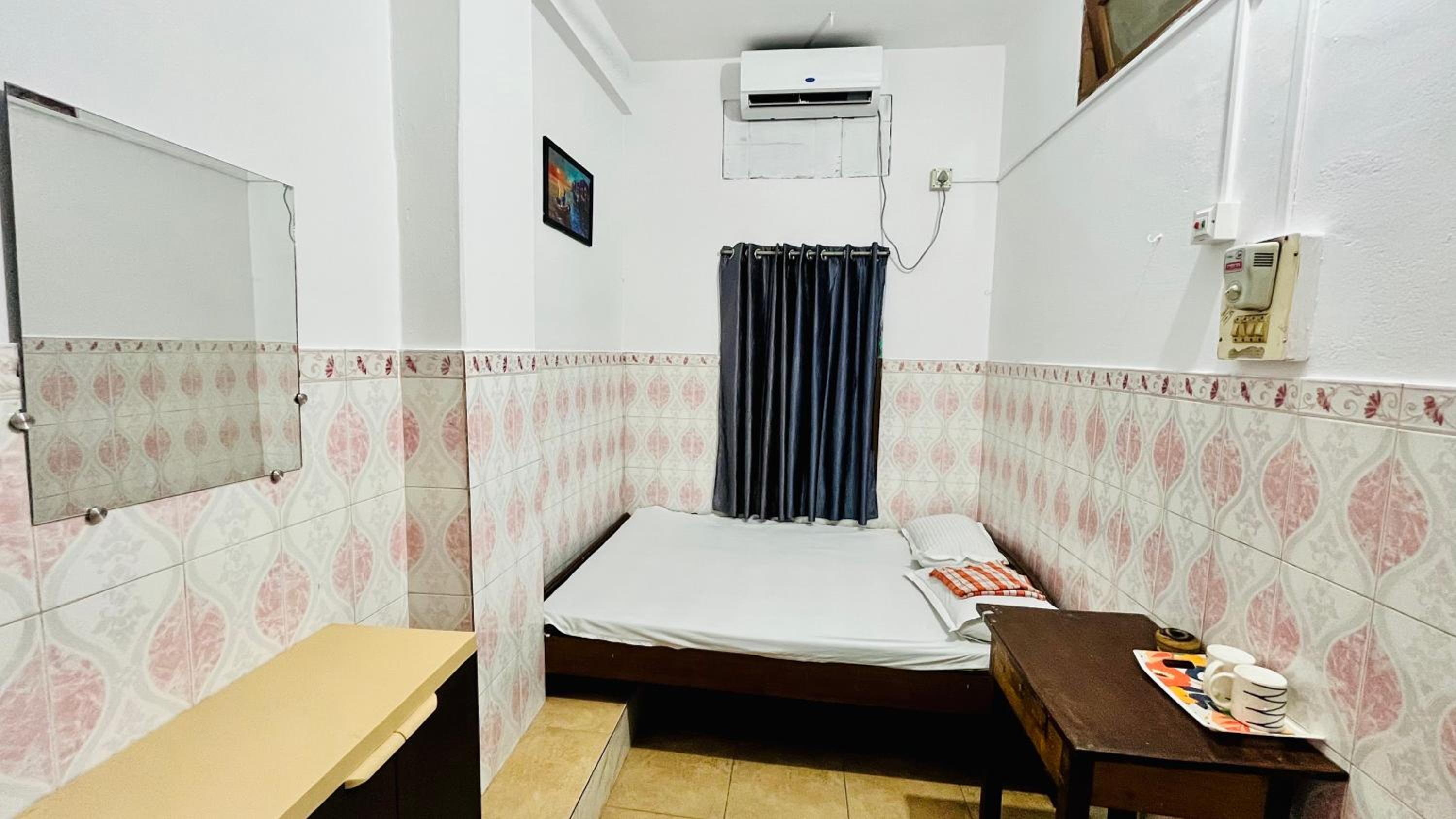 Economy Double Room photo 3