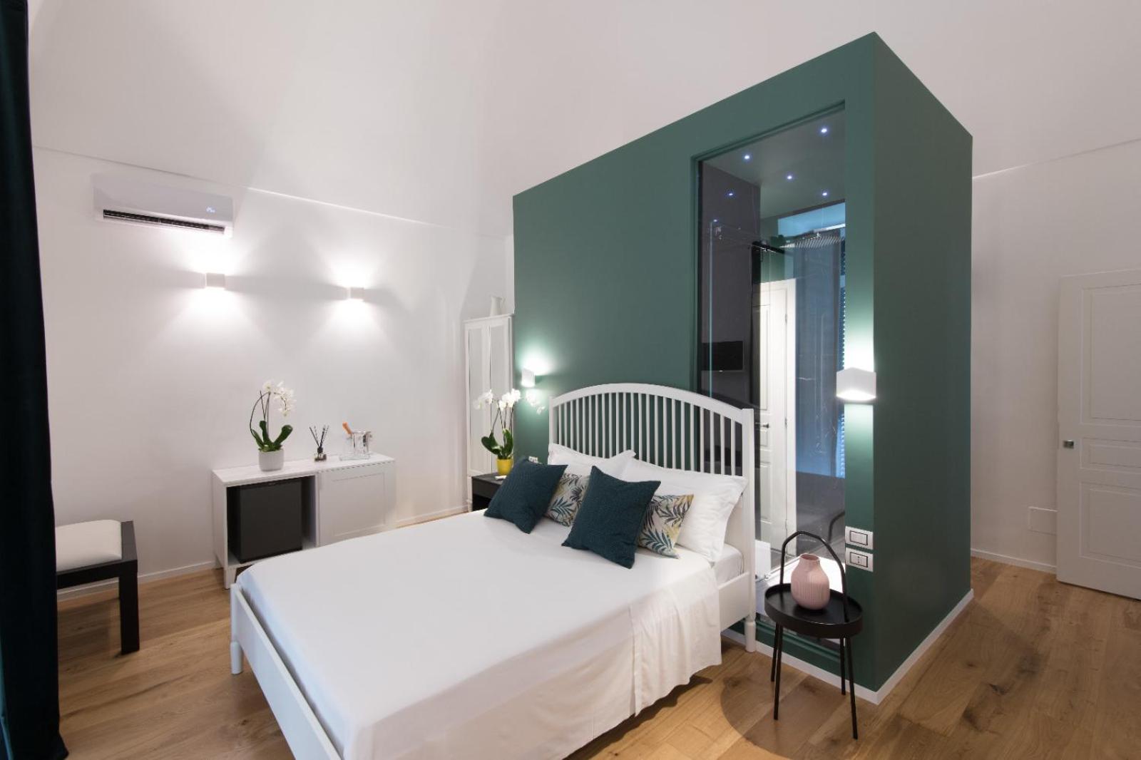 Double Room Superior with Balcony - Photo 1