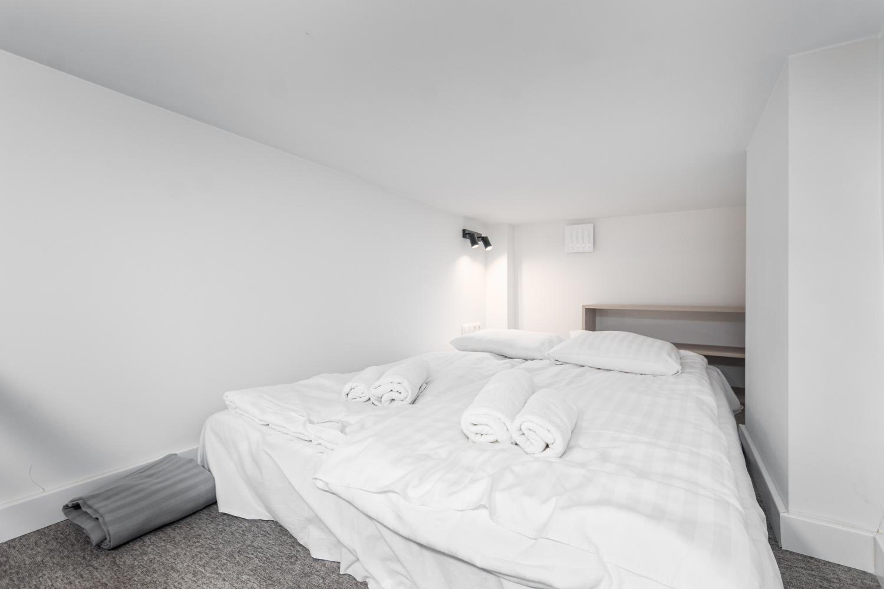 One-Bedroom Apartment - Photo 7