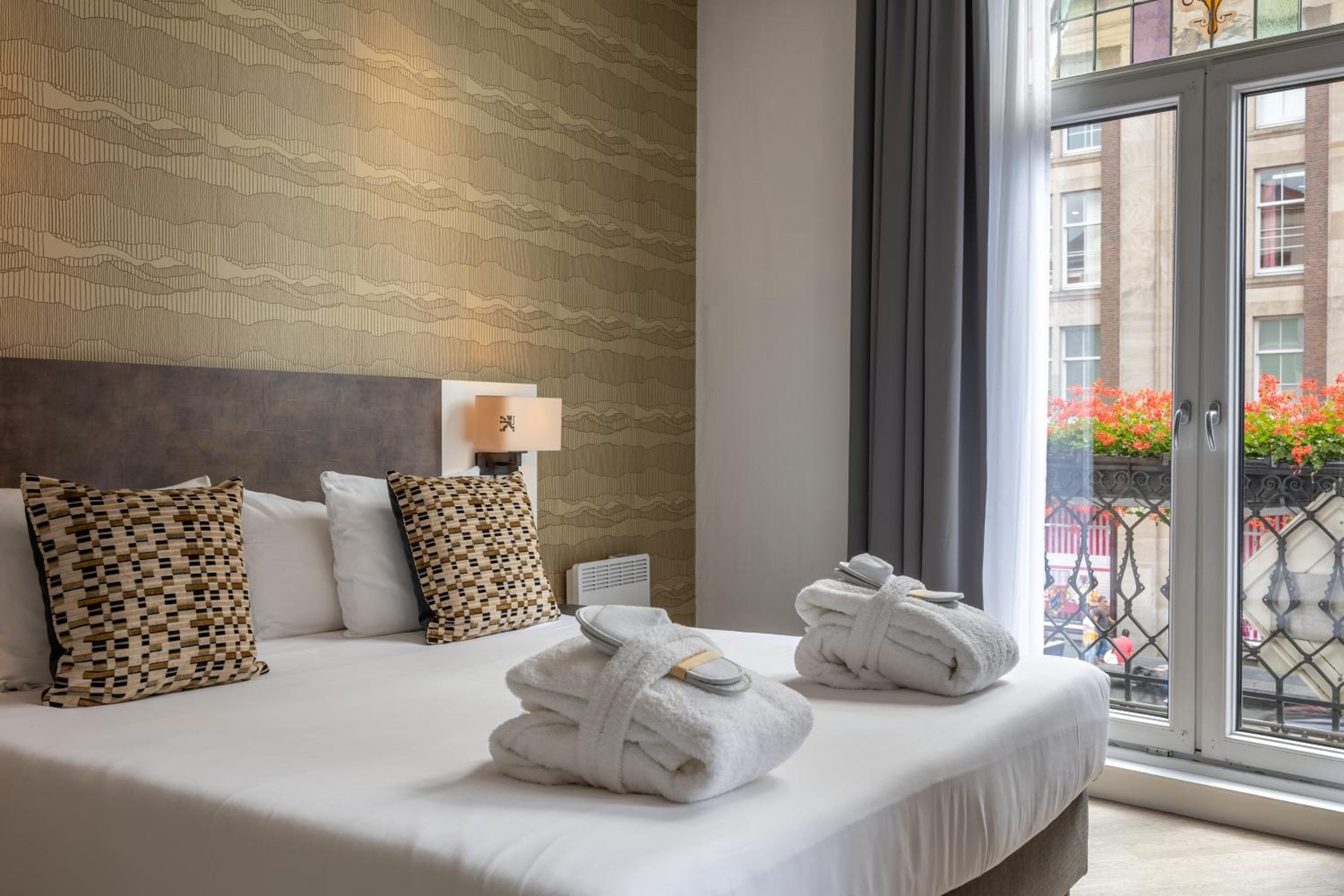 Superior Double or Twin Room with City View  photo 2