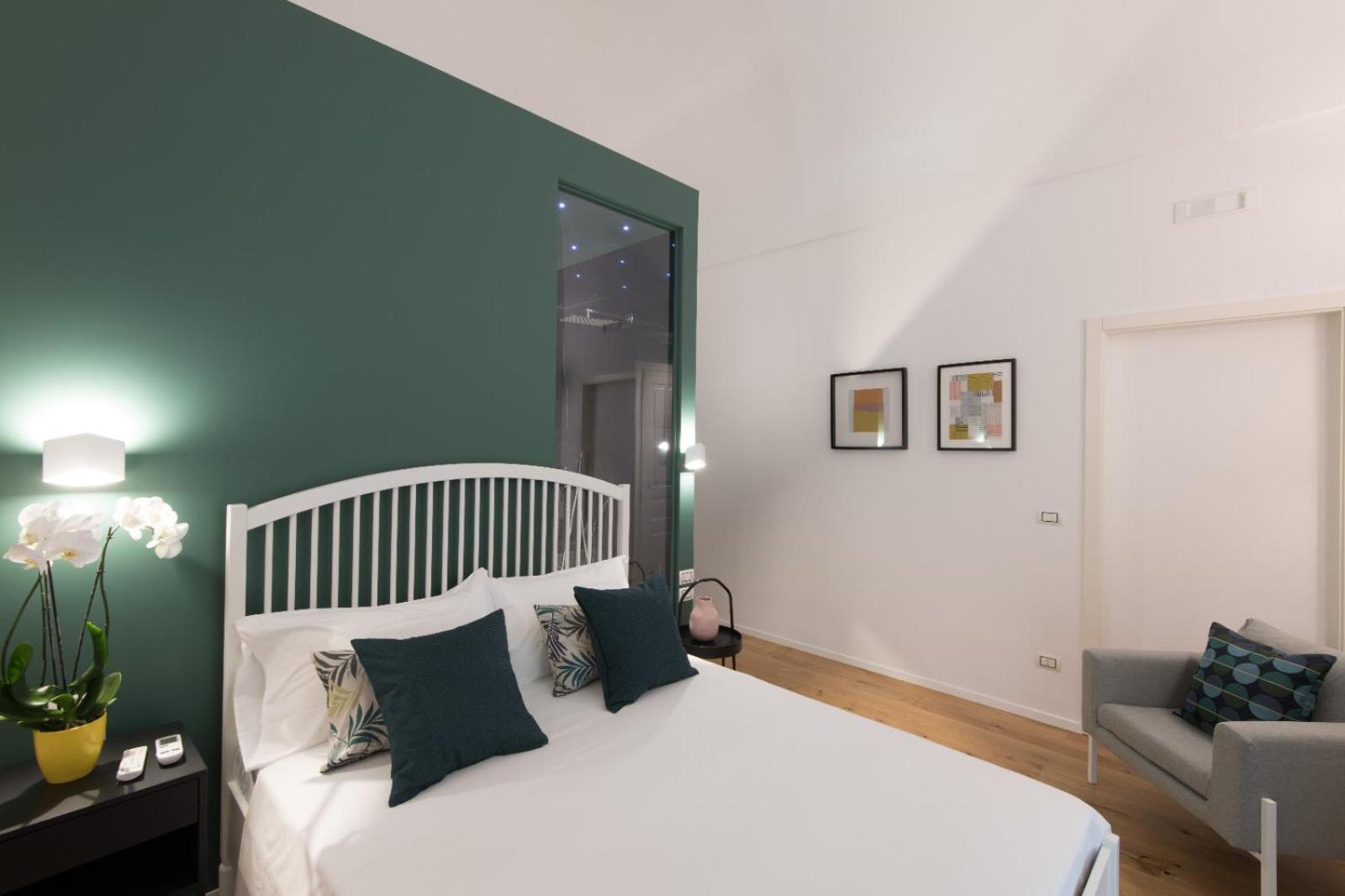 Double Room Superior with Balcony - Photo 12
