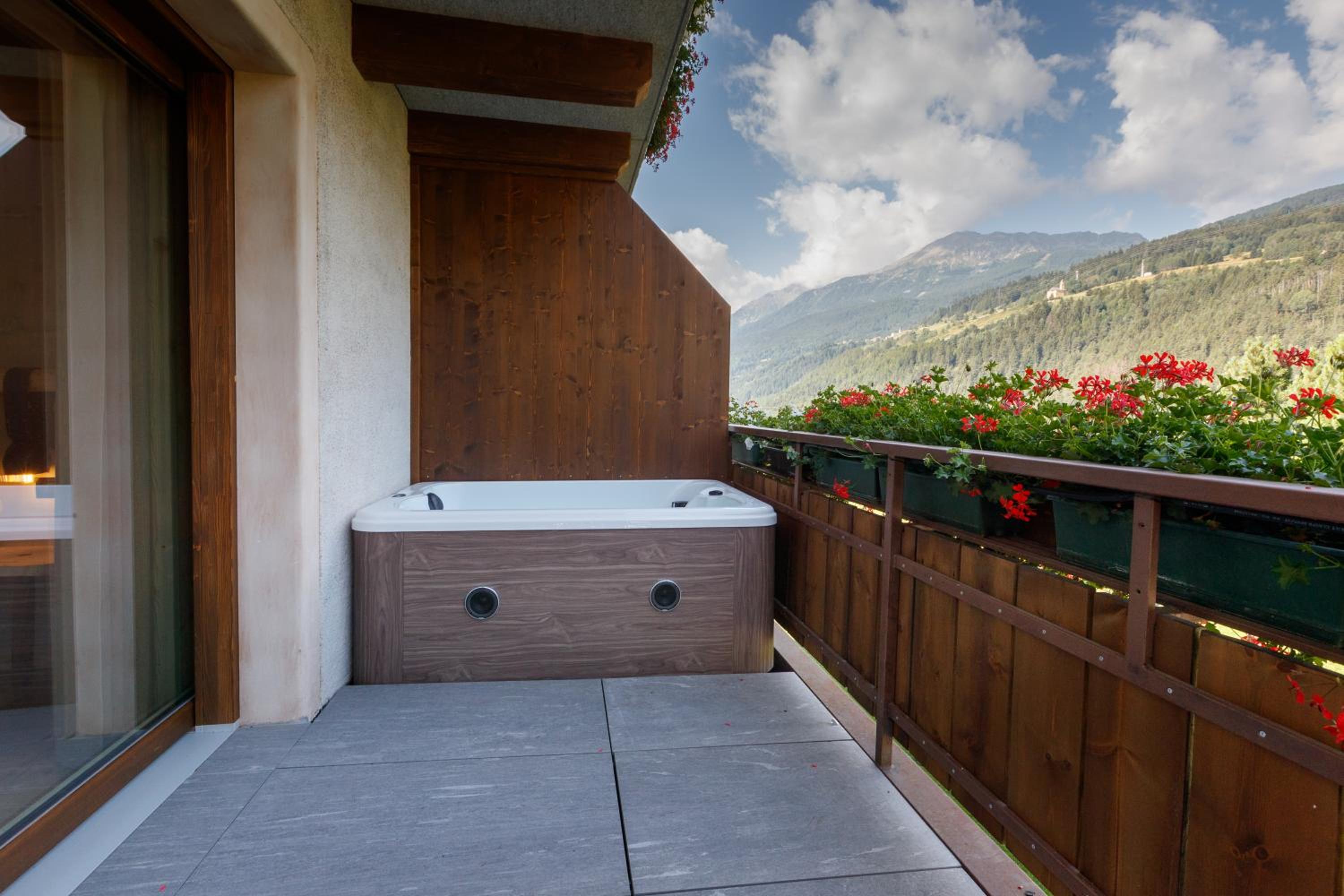 Suite with Spa Bath - Photo 24