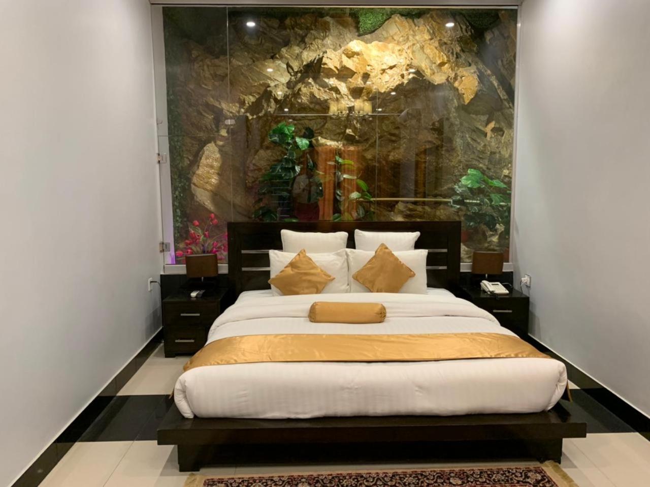 Superior King Room photo 1