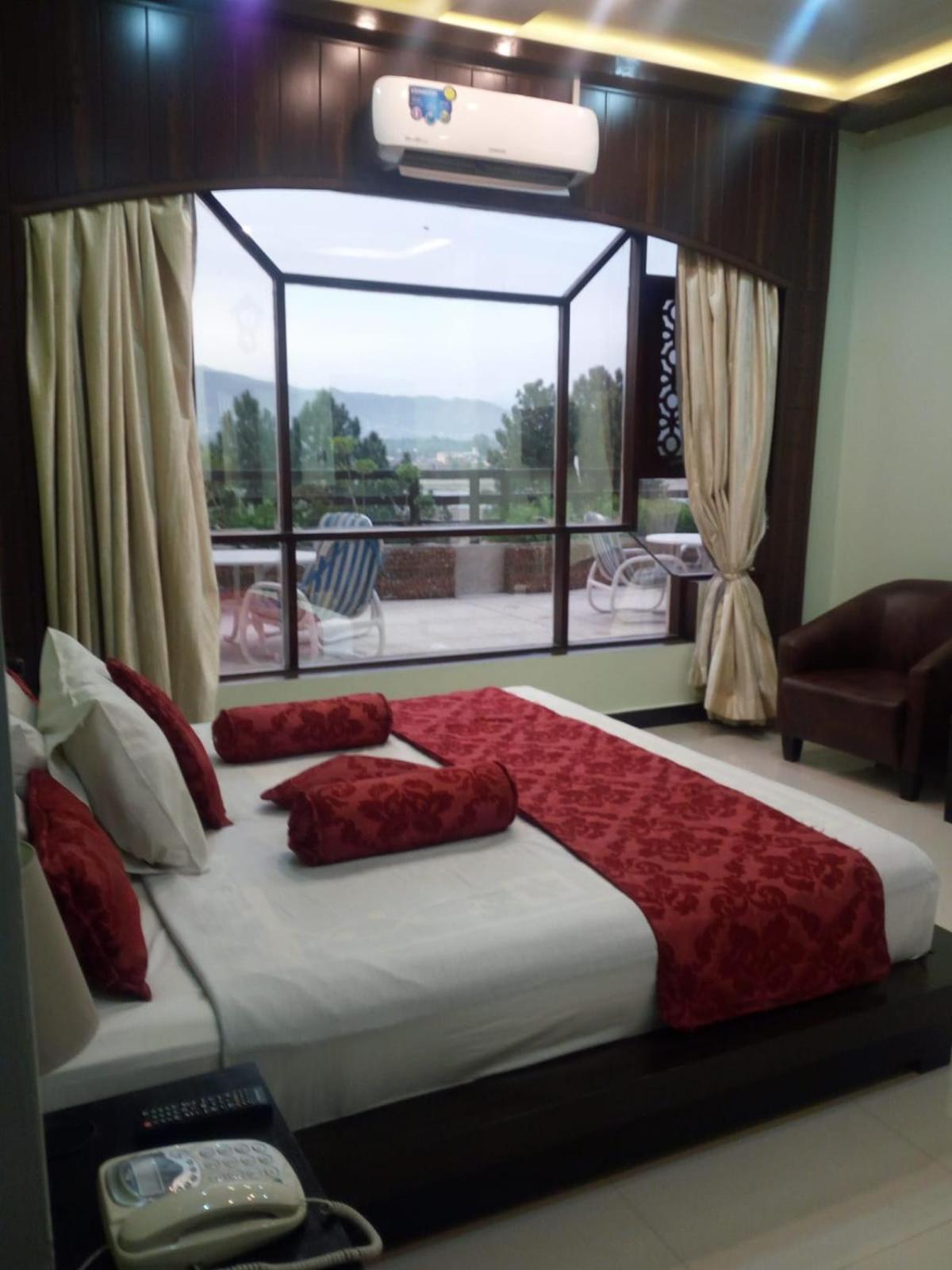 Standard King Room photo 1