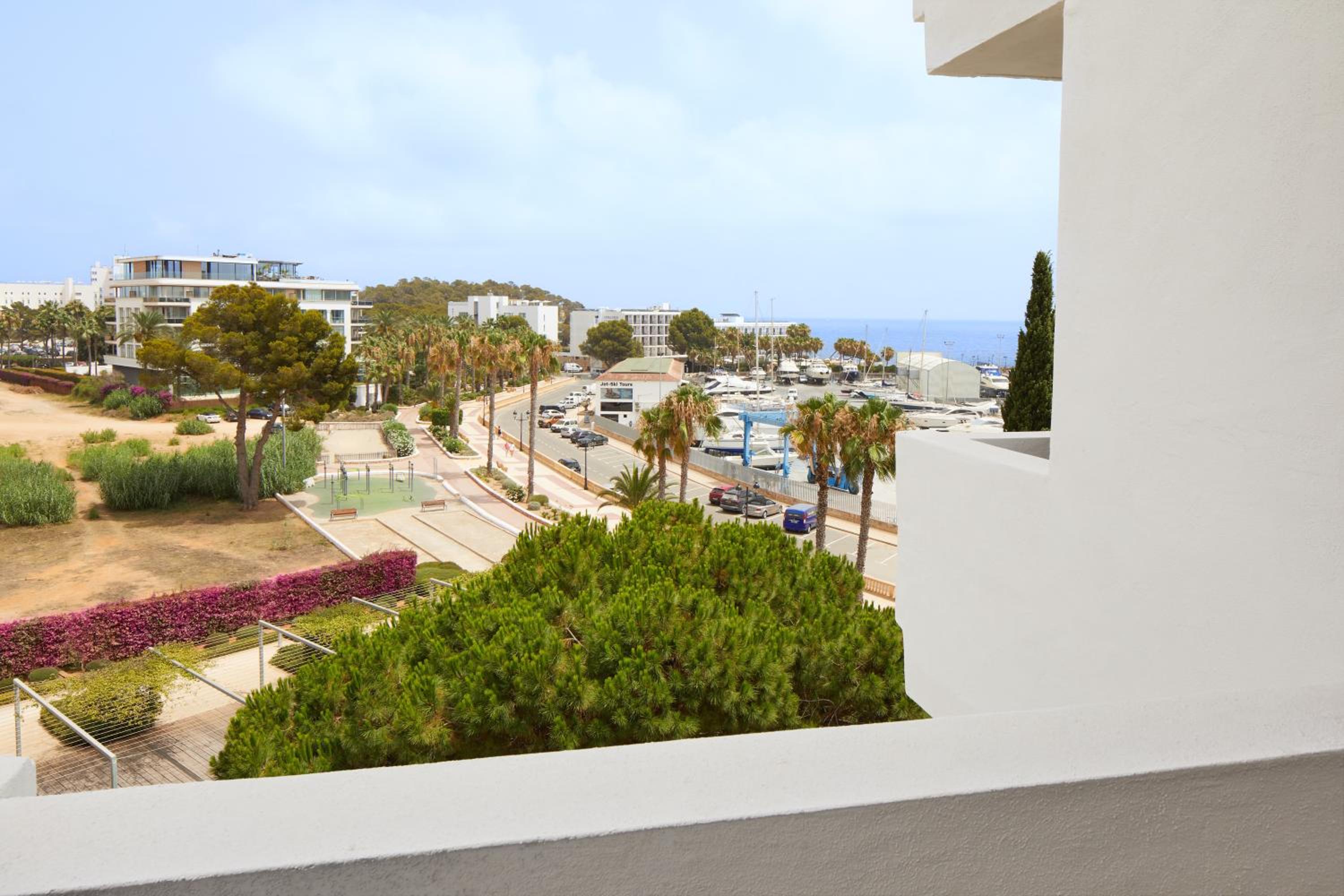 Double or Twin Room with Terrace - Photo 9