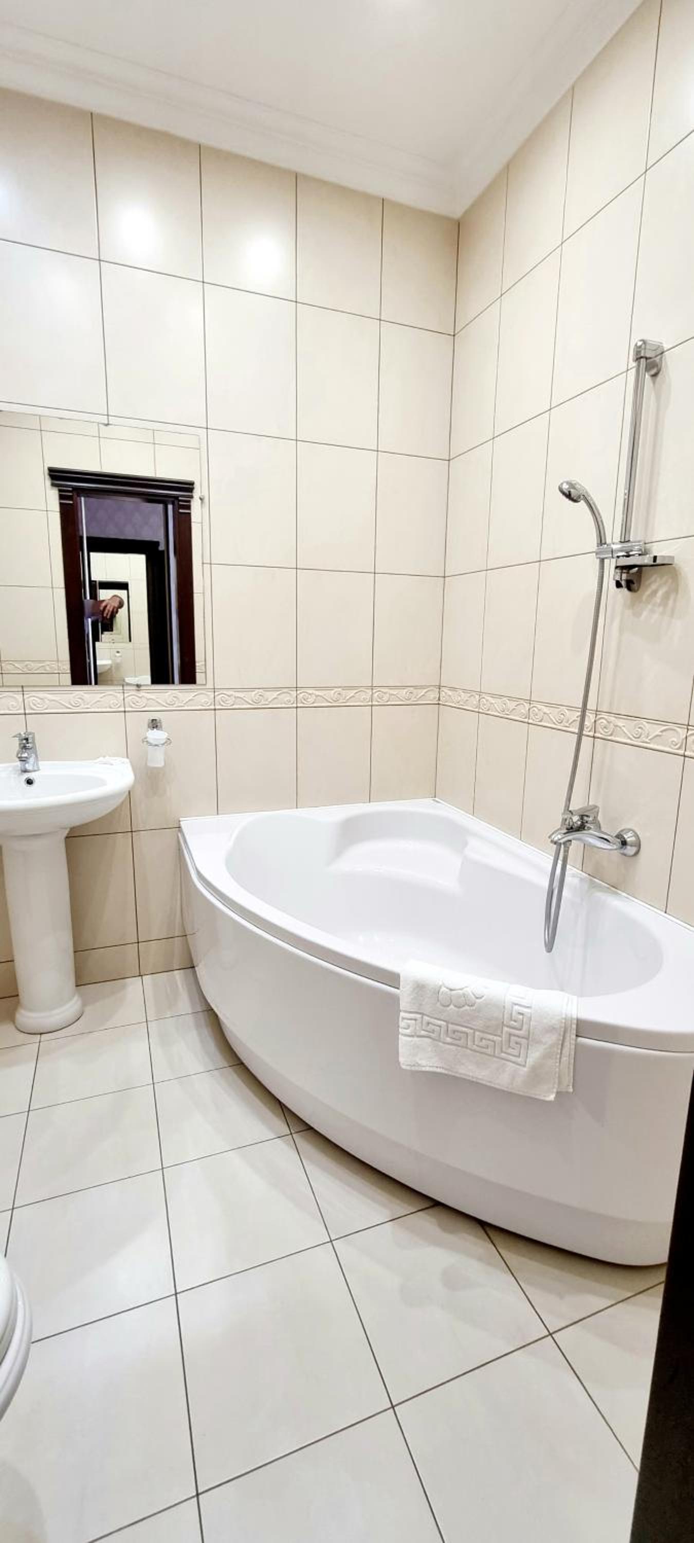 Deluxe Double Room with Balcony photo 2