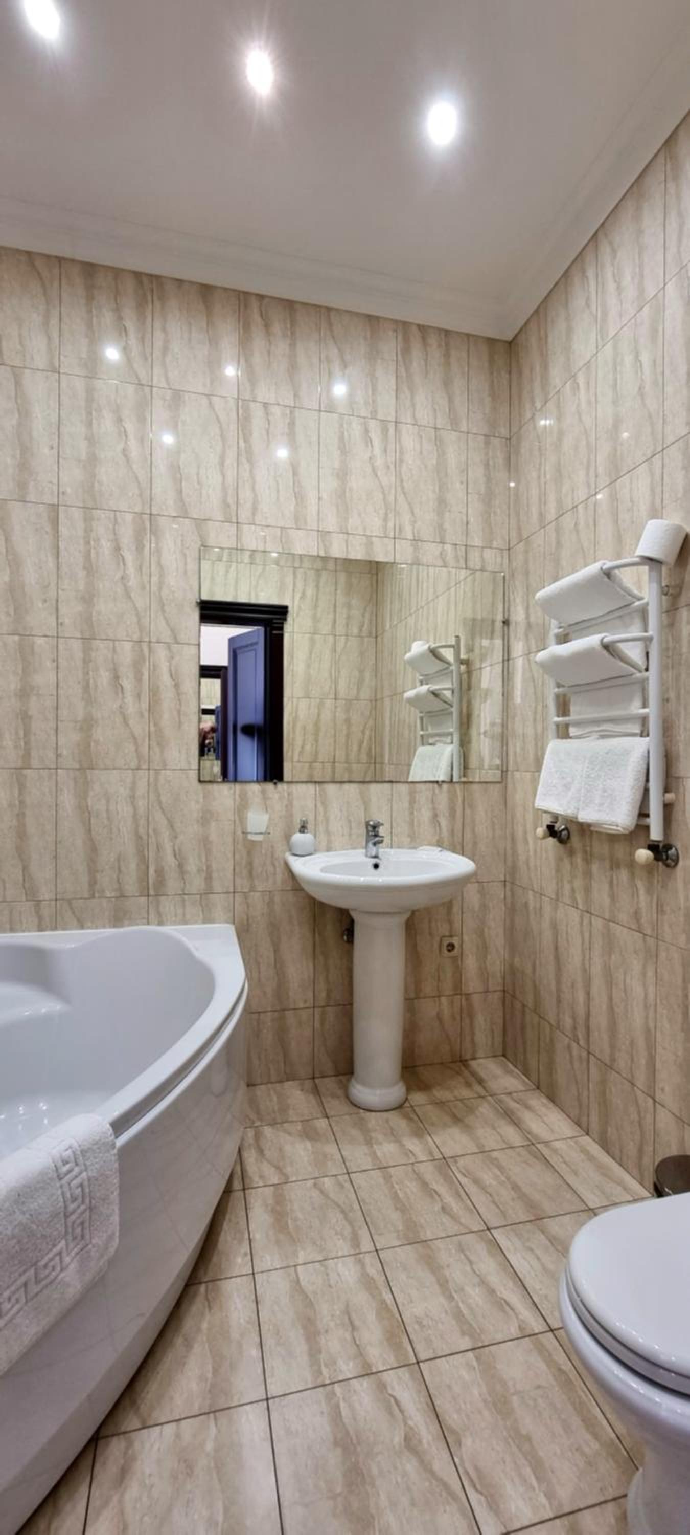 Deluxe King Room photo 2