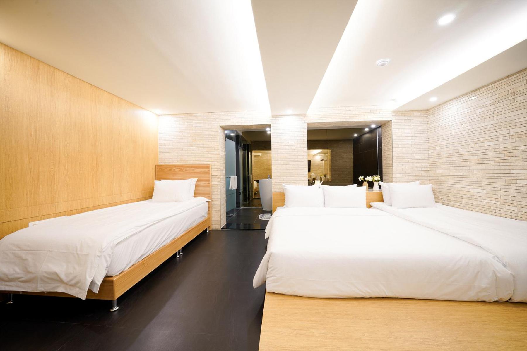 Deluxe Family Suite