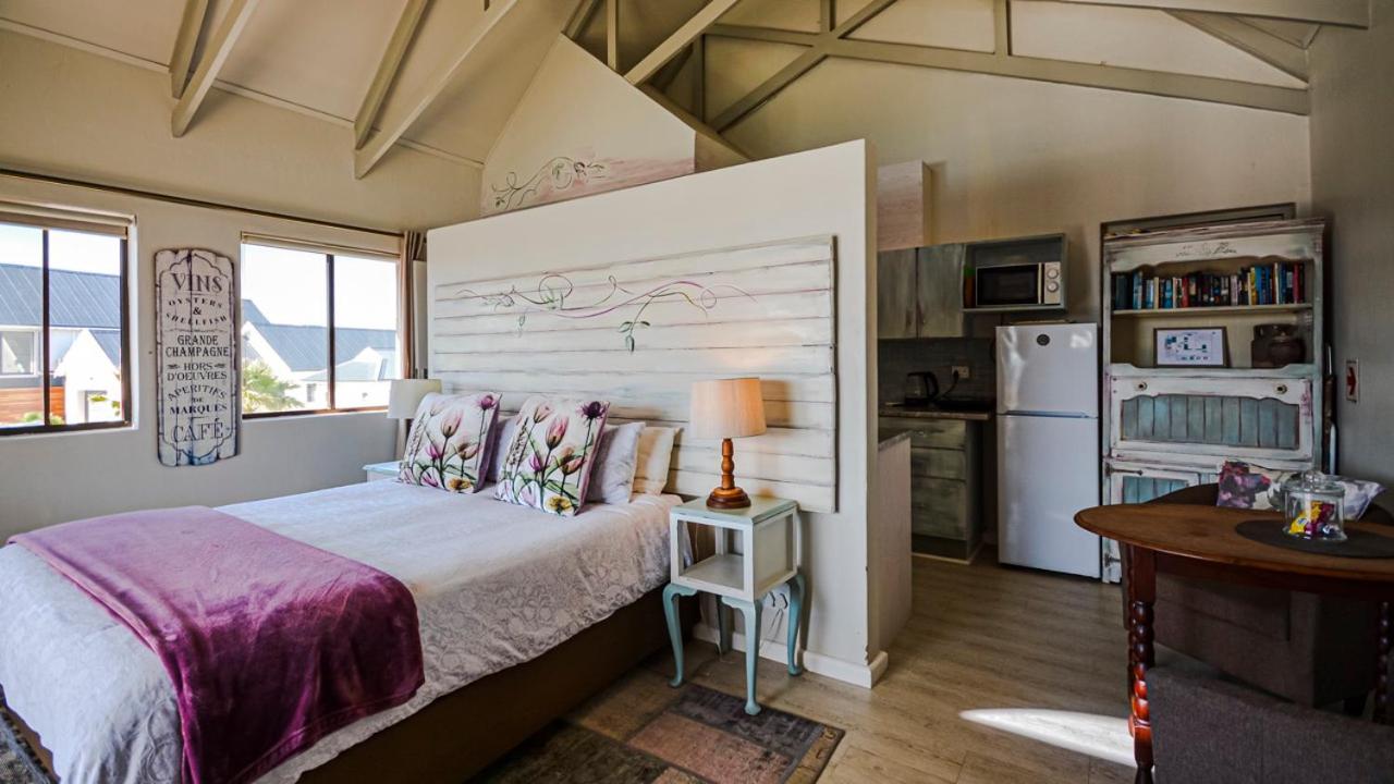 Apartment with Lake View - Photo 1