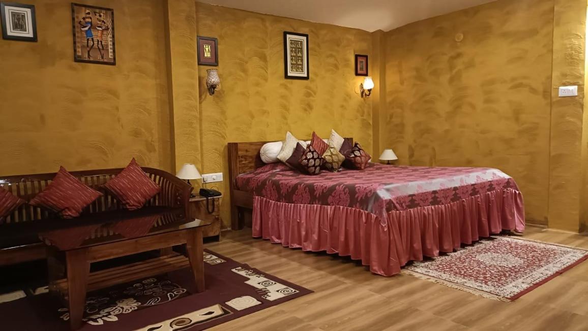 Deluxe King Suite photo 1