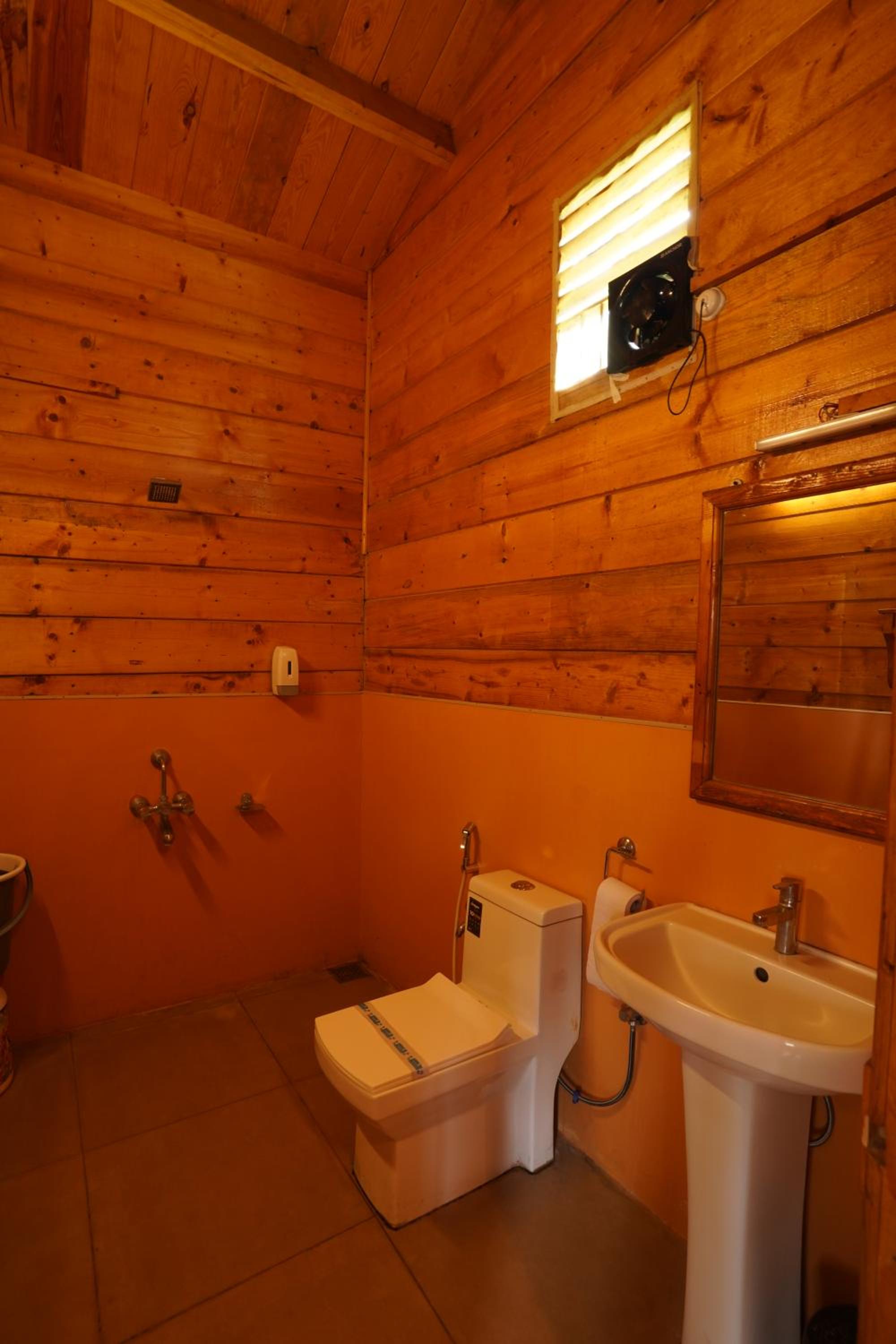 Deluxe AC Chalet - Photo 3