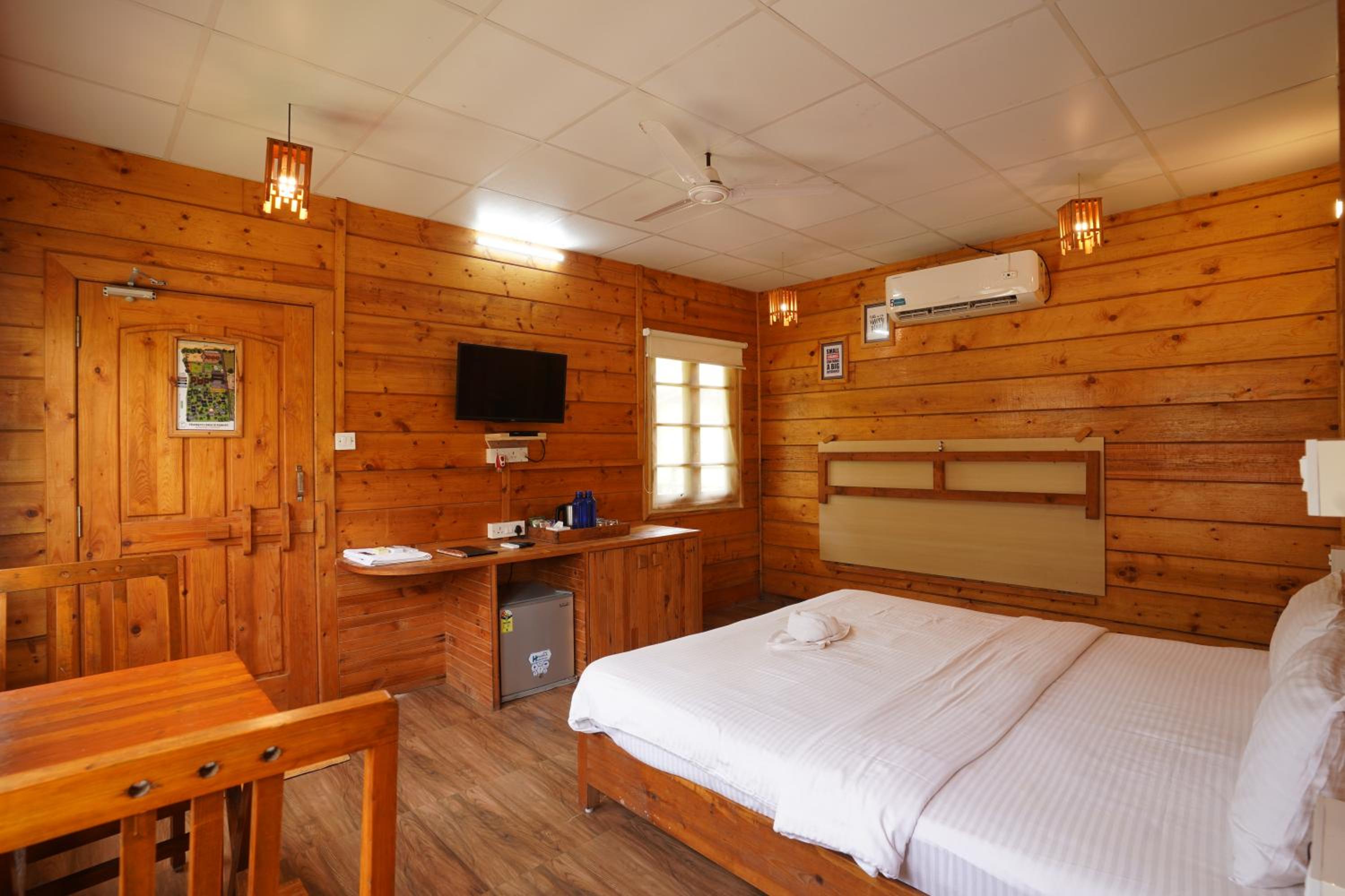 Deluxe AC Chalet - Photo 7