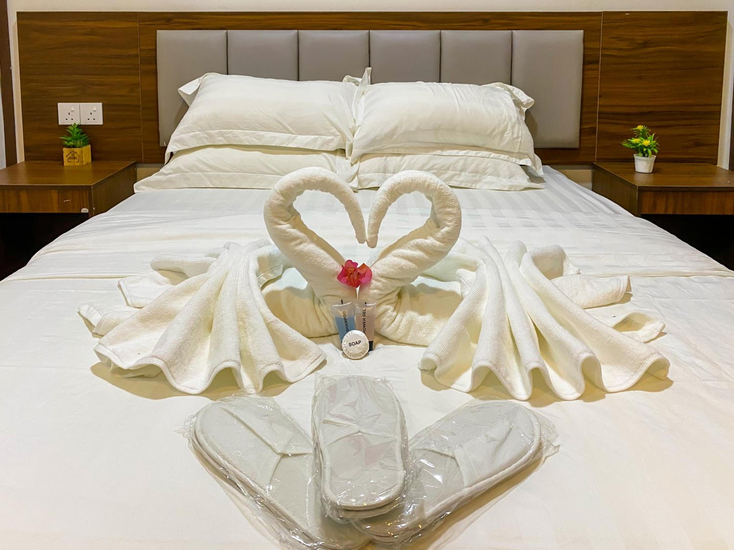 Deluxe Double Room with Balcony and Sea View - Photo 16