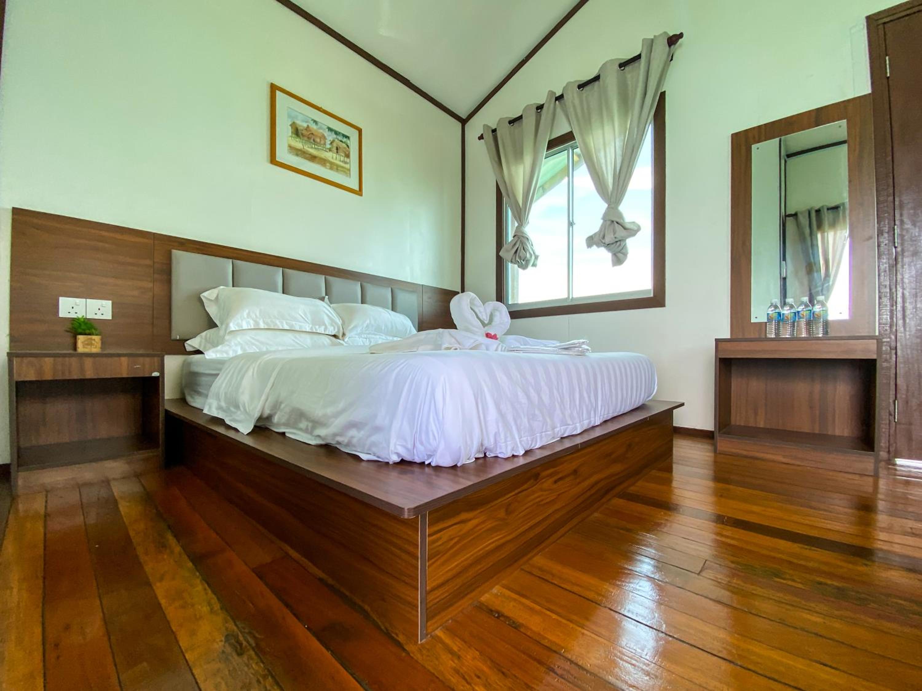 Deluxe Double Room with Balcony and Sea View - Photo 18