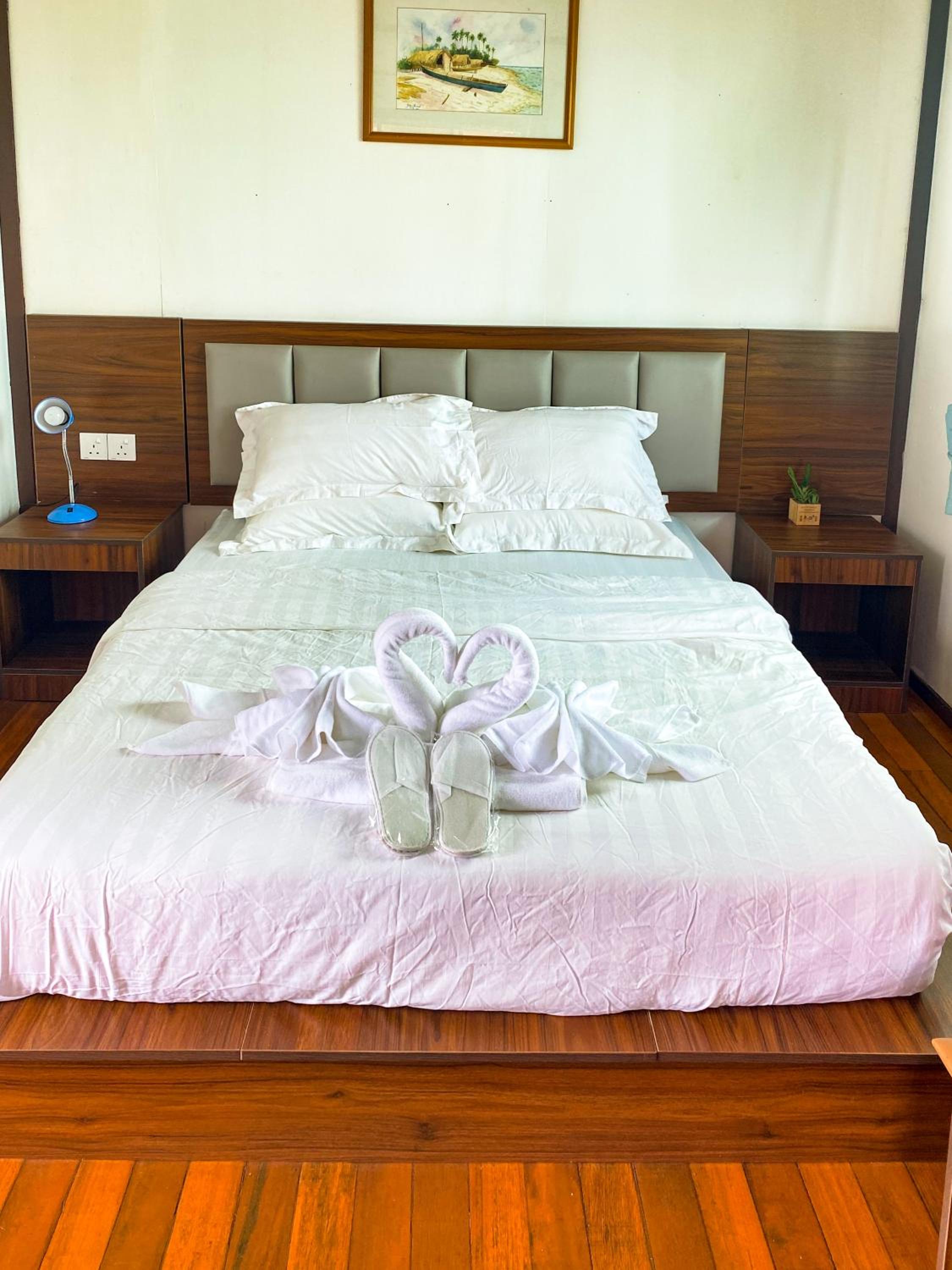 Deluxe Double Room with Balcony and Sea View - Photo 21