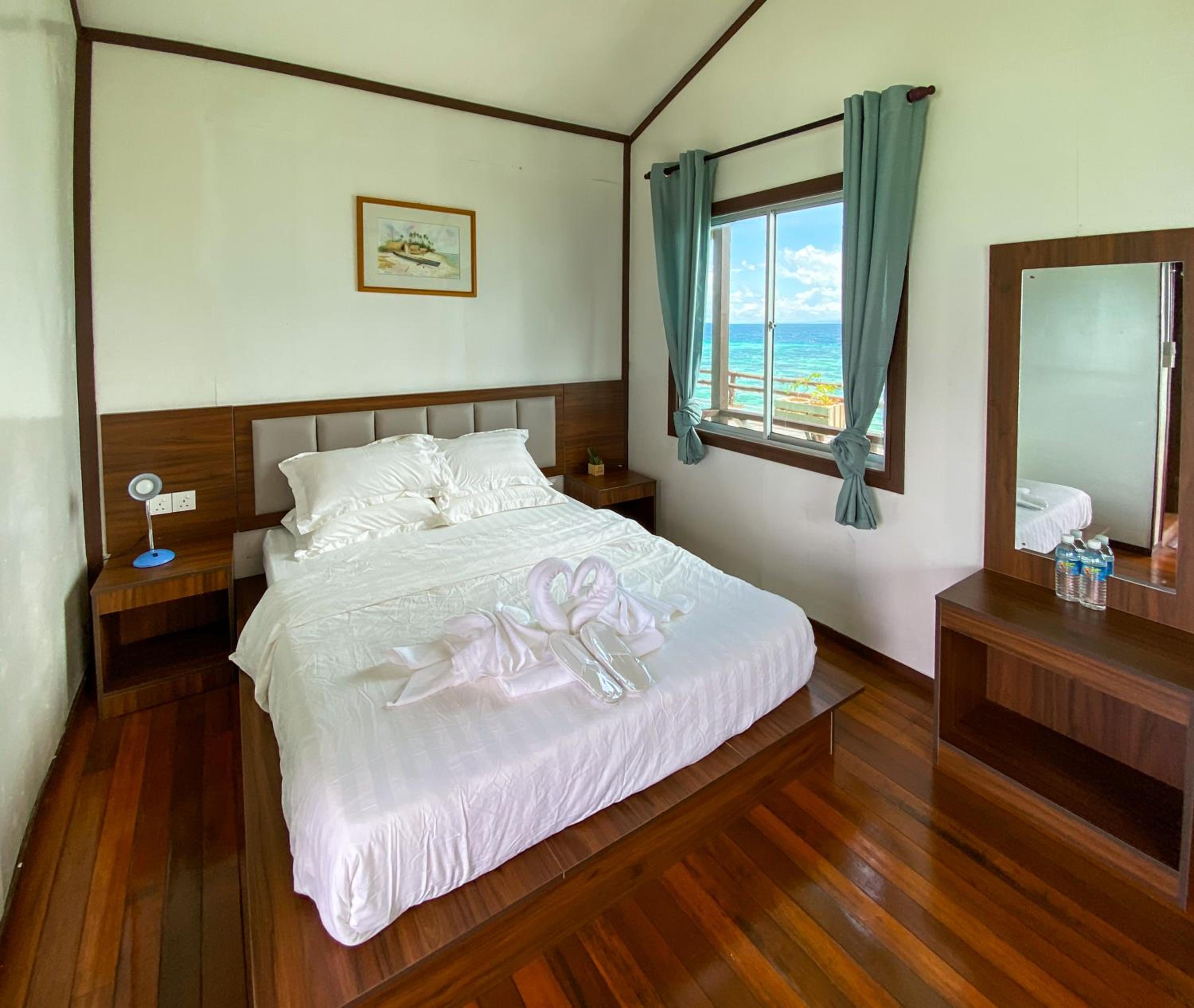 Deluxe Double Room with Balcony and Sea View - Photo 23