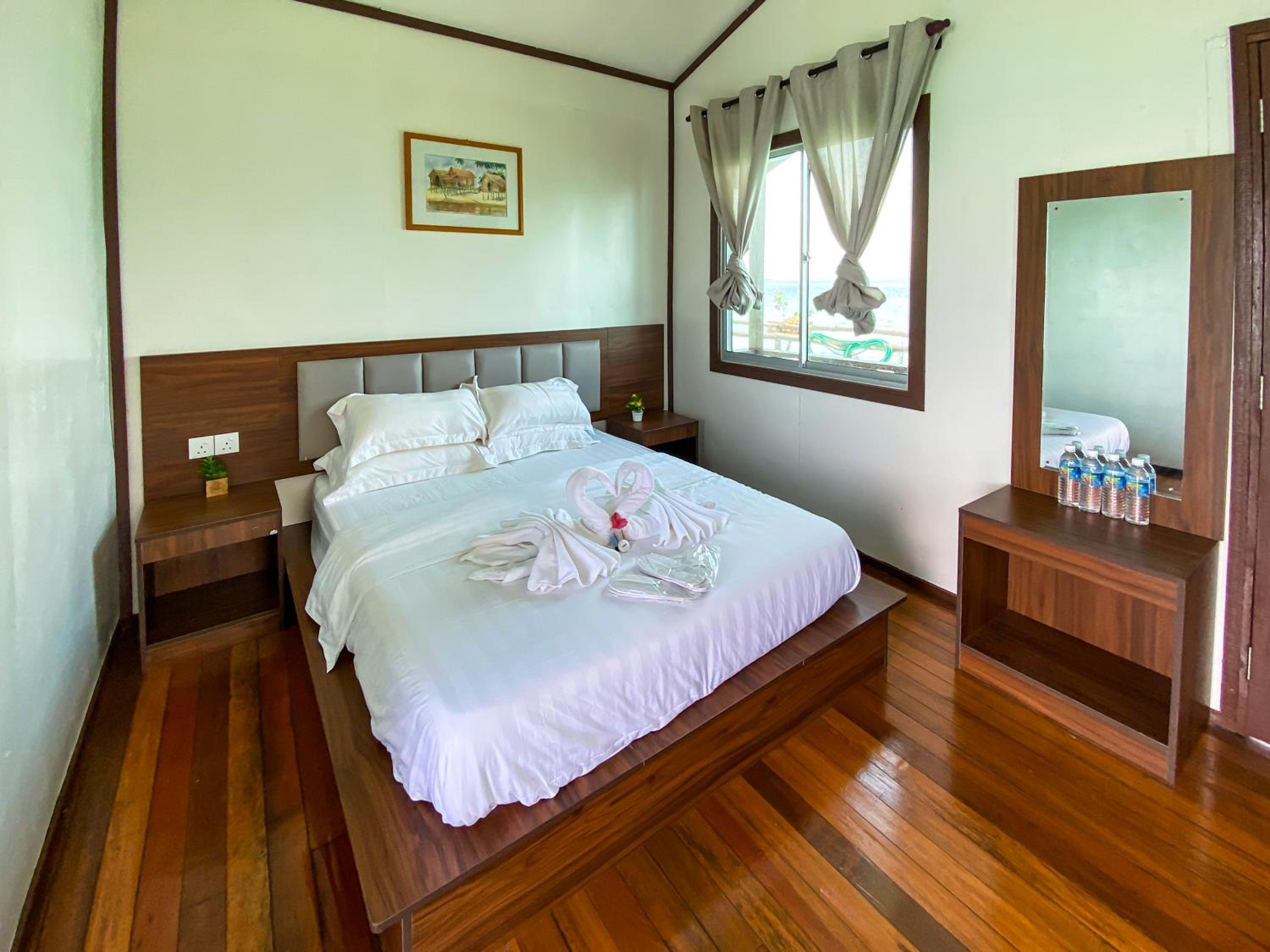 Deluxe Double Room with Balcony and Sea View - Photo 3