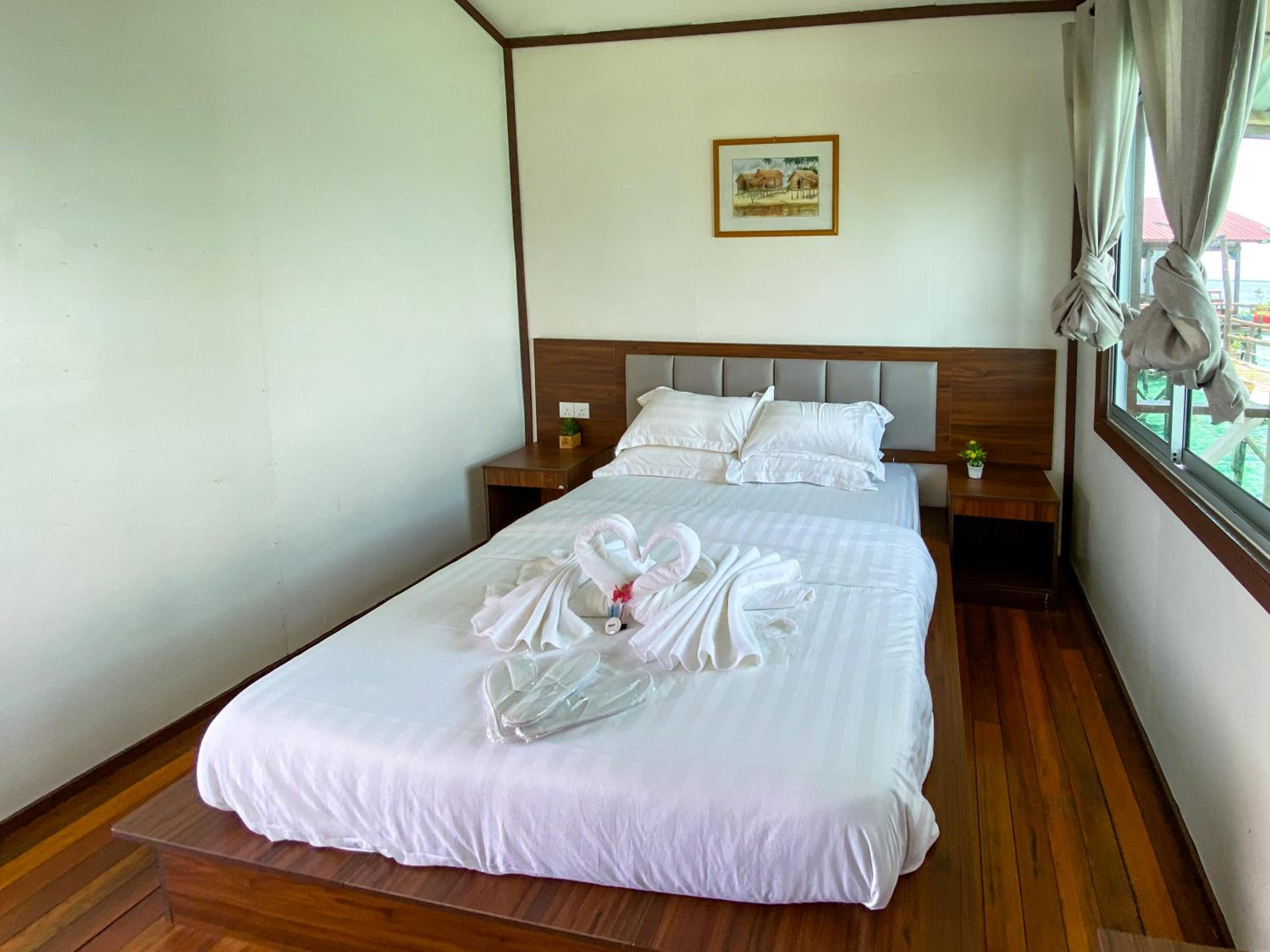 Deluxe Double Room with Balcony and Sea View - Photo 24