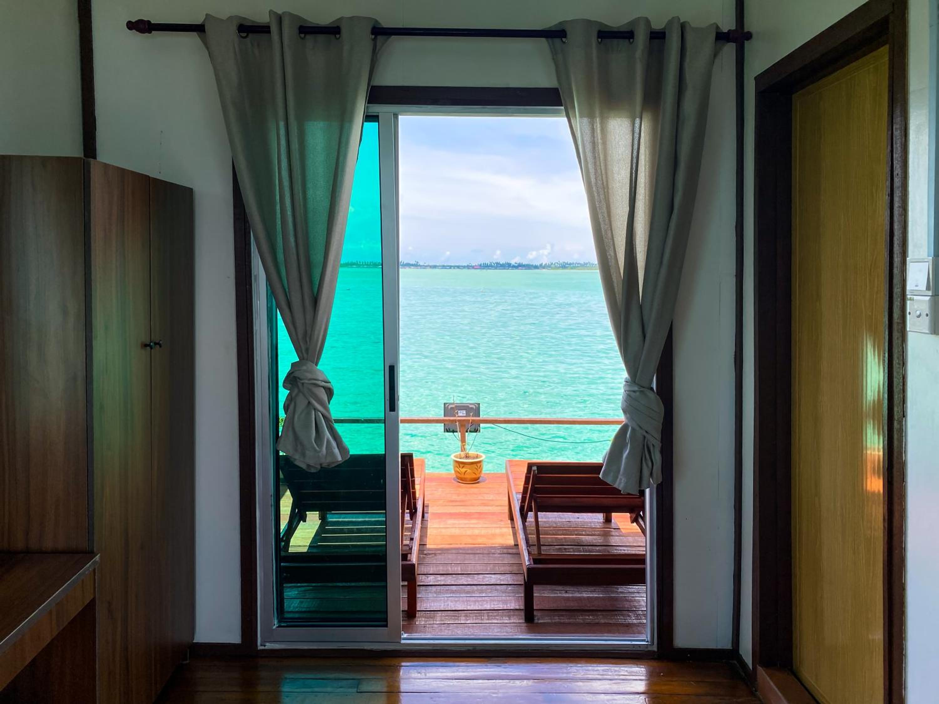 Deluxe Double Room with Balcony and Sea View - Photo 25