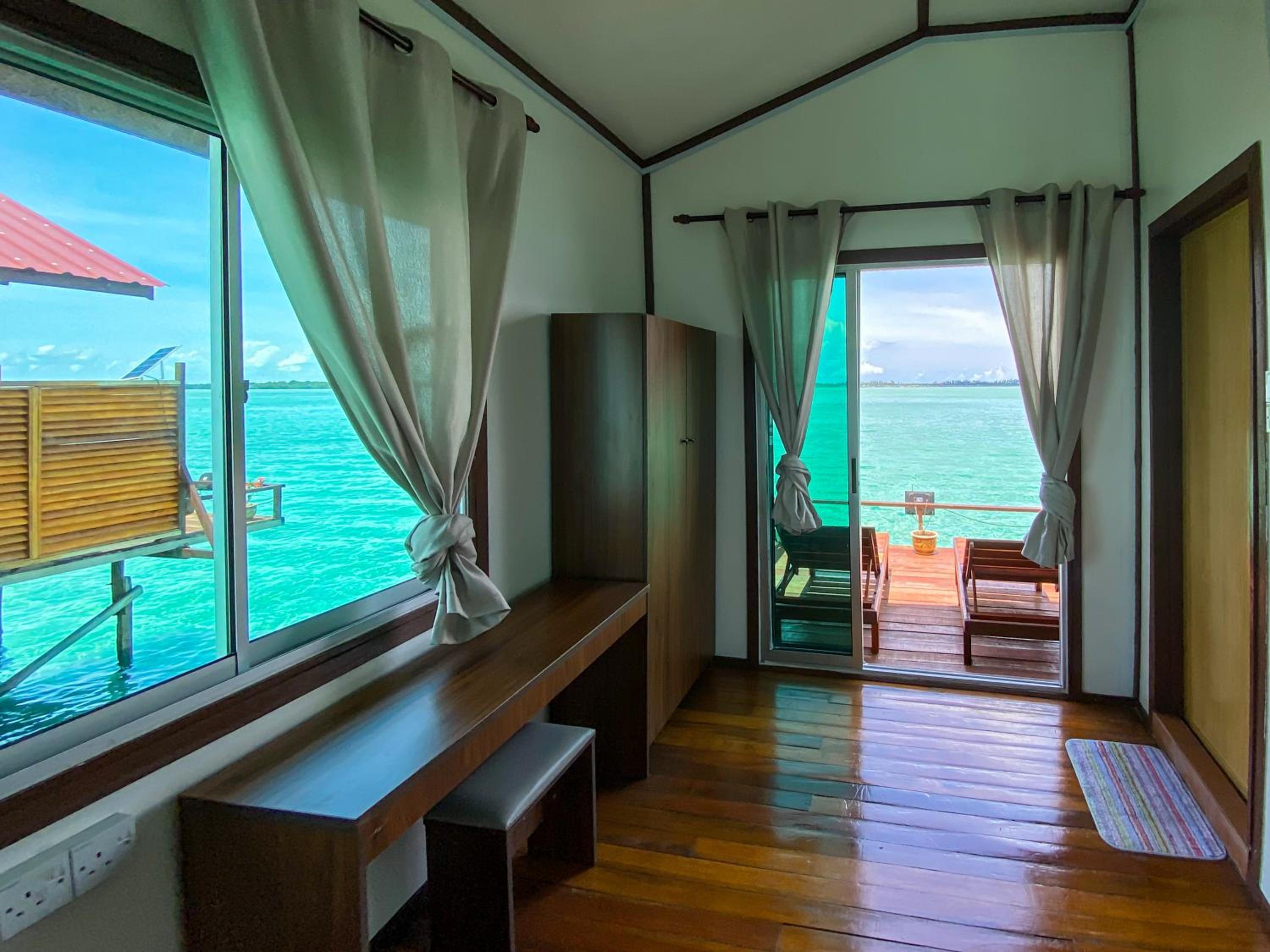 Deluxe Double Room with Balcony and Sea View - Photo 28