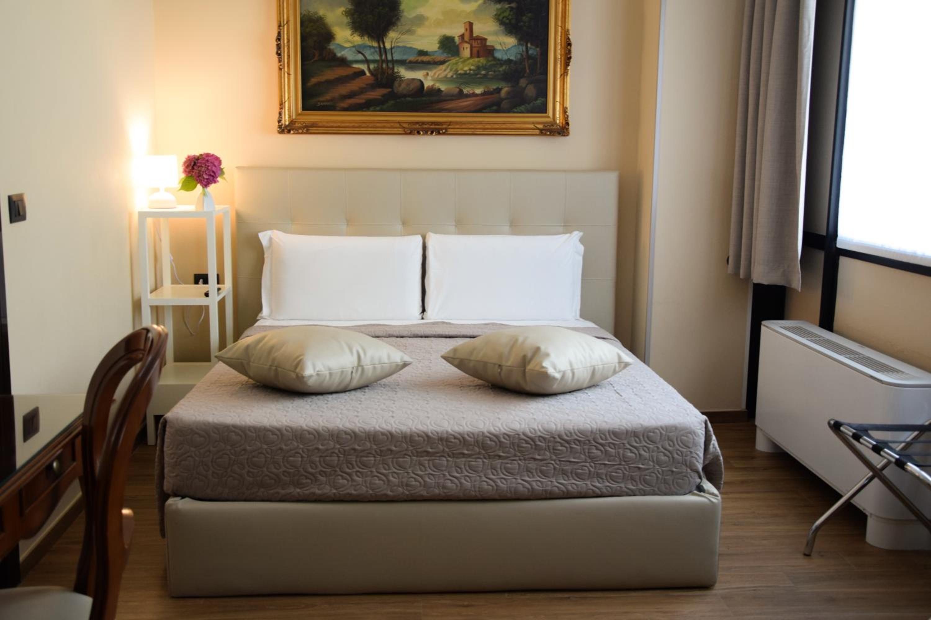 Deluxe Room (2 Adults + 1 Child) photo 1