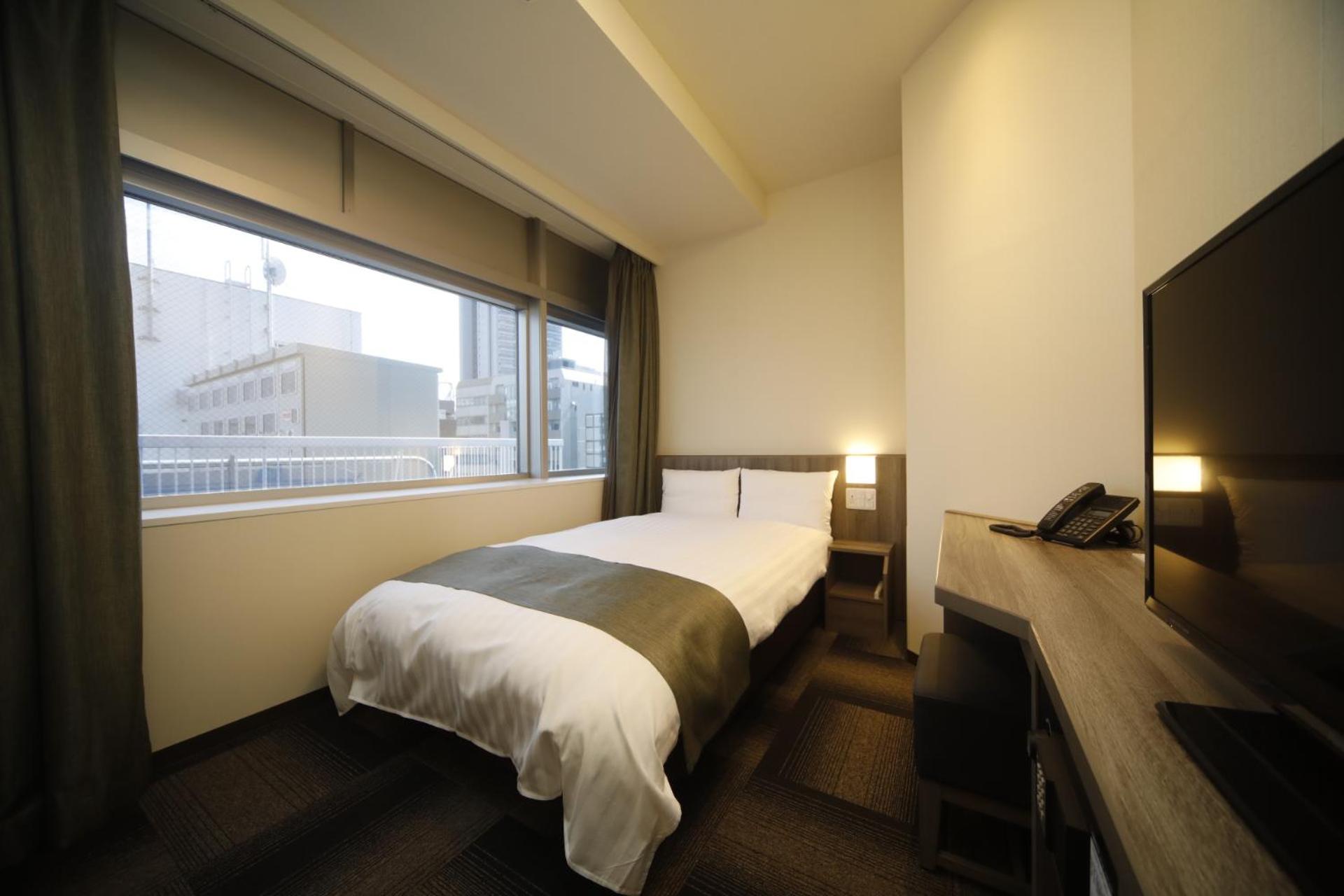 Double Room with Small Double Bed thumbnail 5