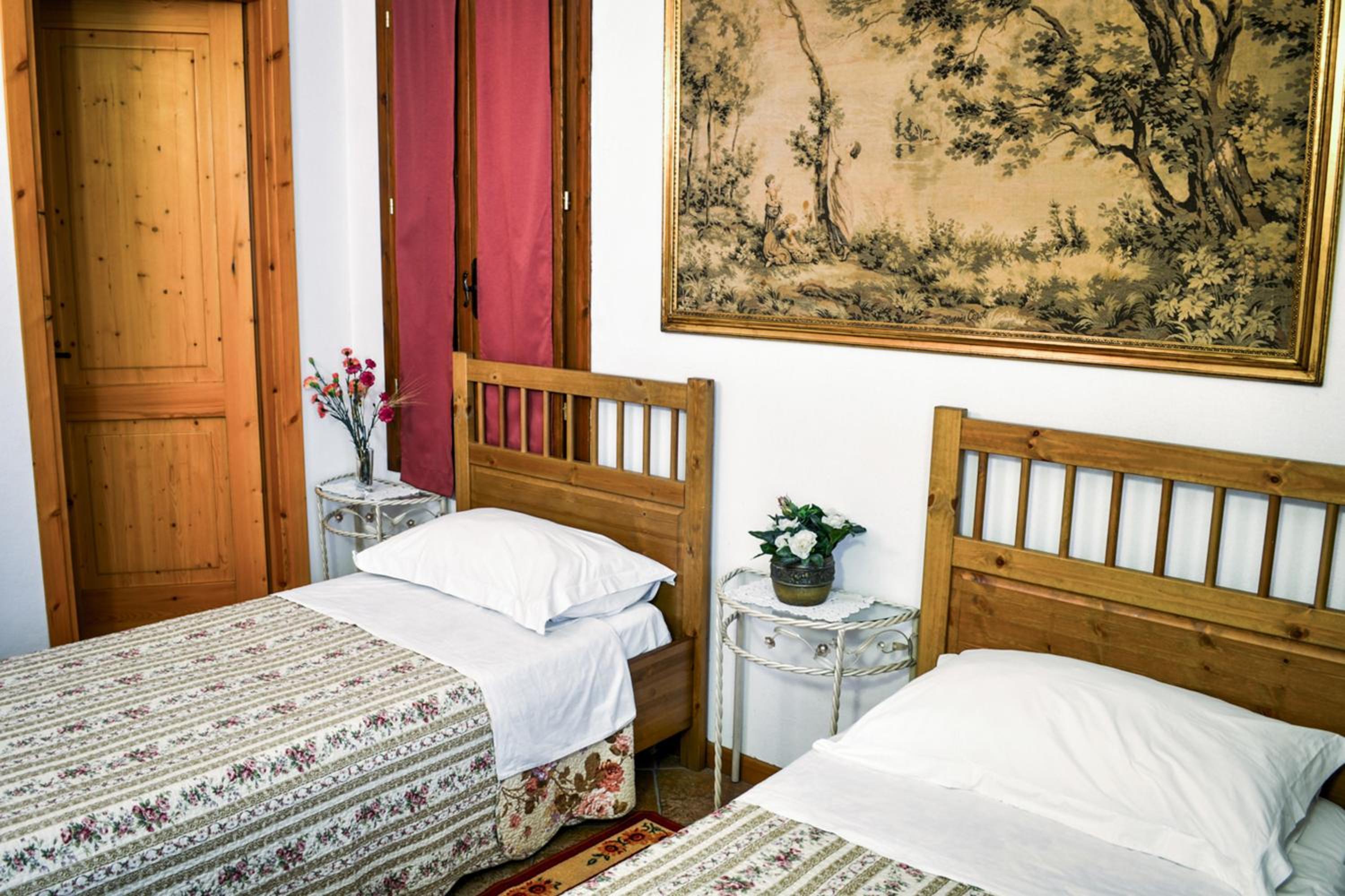 Twin Room with Private Bathroom photo 2
