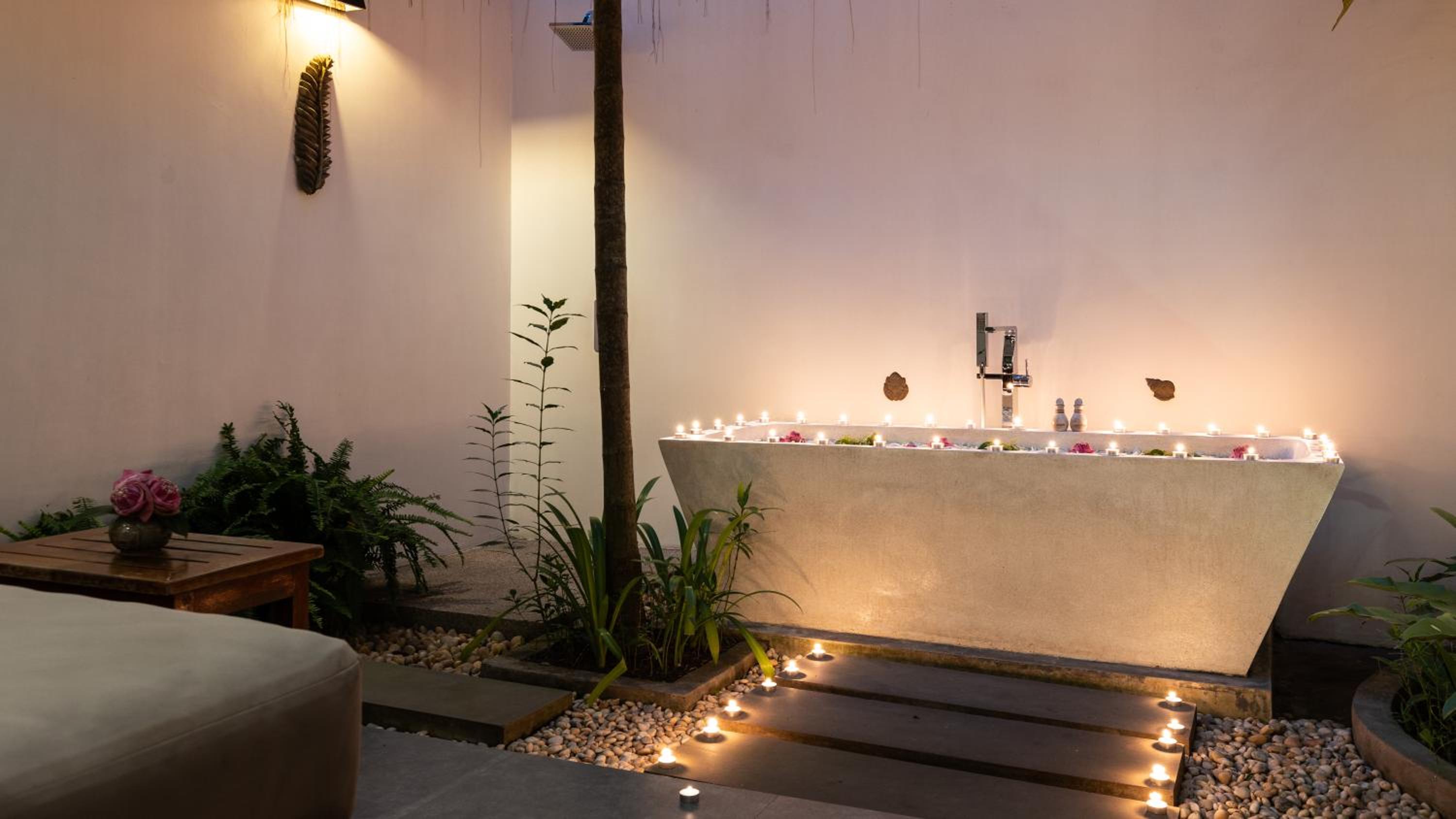 Junior Suite Outdoor Bathtub photo 3