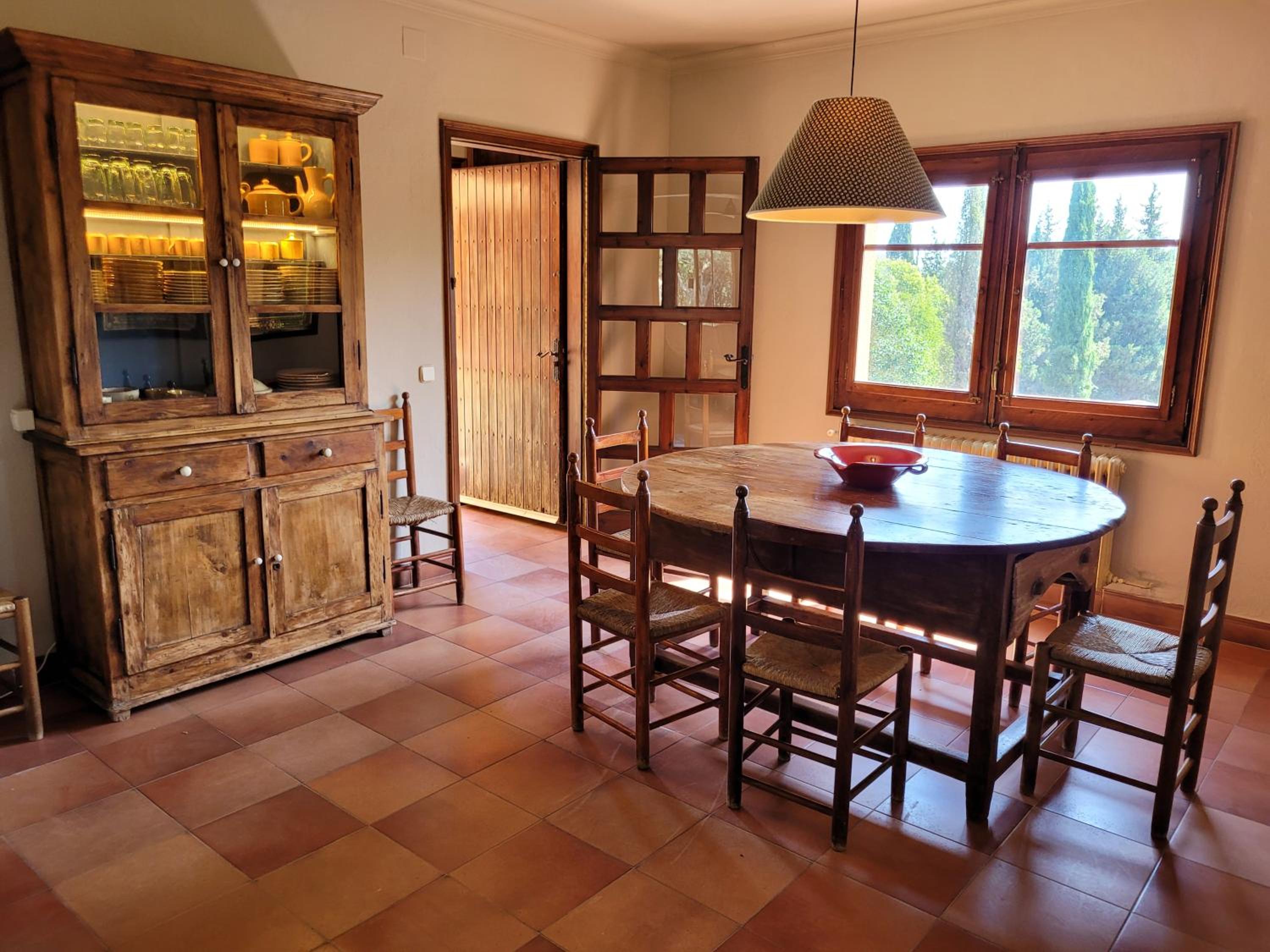 Six-Bedroom House photo 2