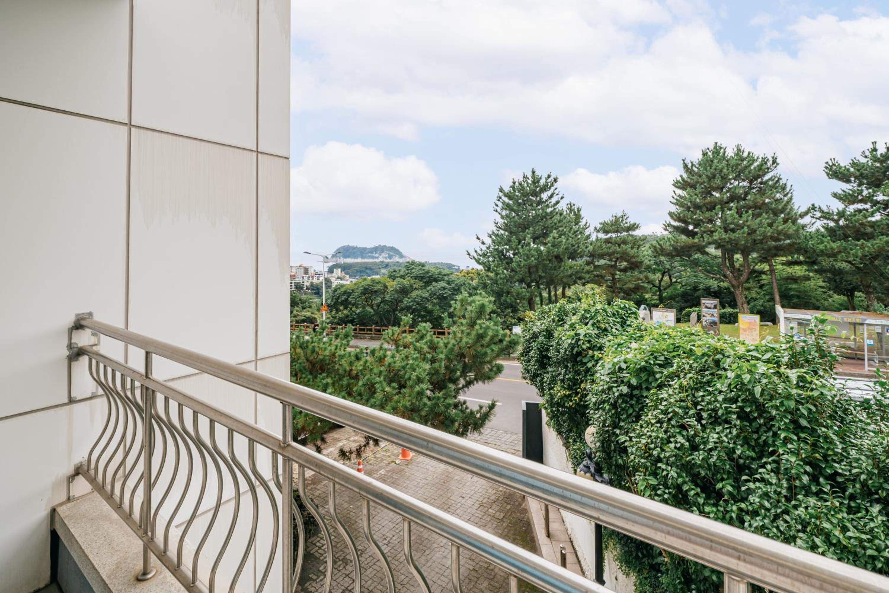 Pet Suite with Seaview - Photo 4